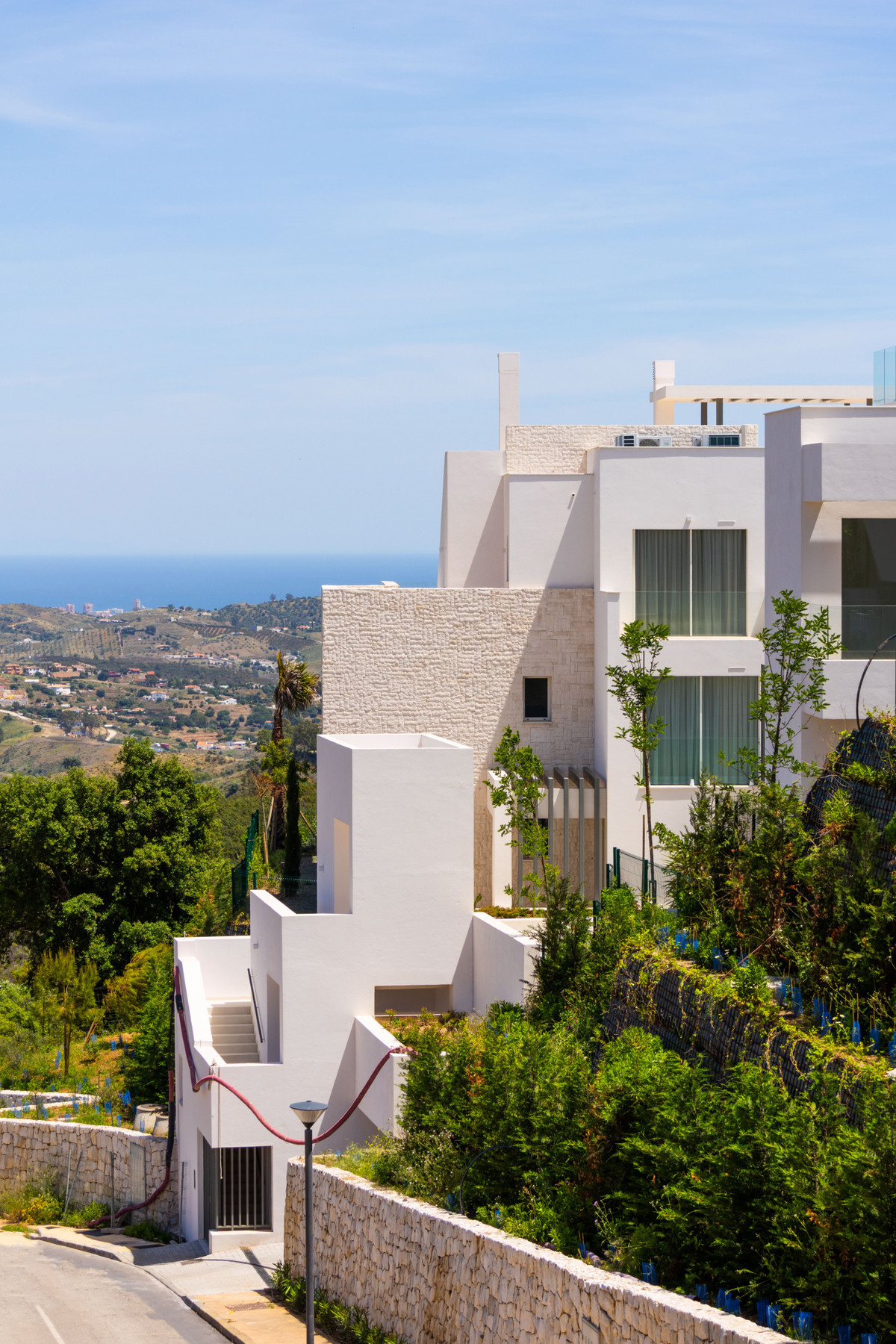 Ojén: Apartamento de Lujo con Vistas al Mar Mediterráneo, Lujo y vistas inigualables en Ojén, Málaga. Exclusivo apartamento de 3 dorm. con diseño vanguardista, privacidad y conexión con la naturaleza. Su oasis en la Co