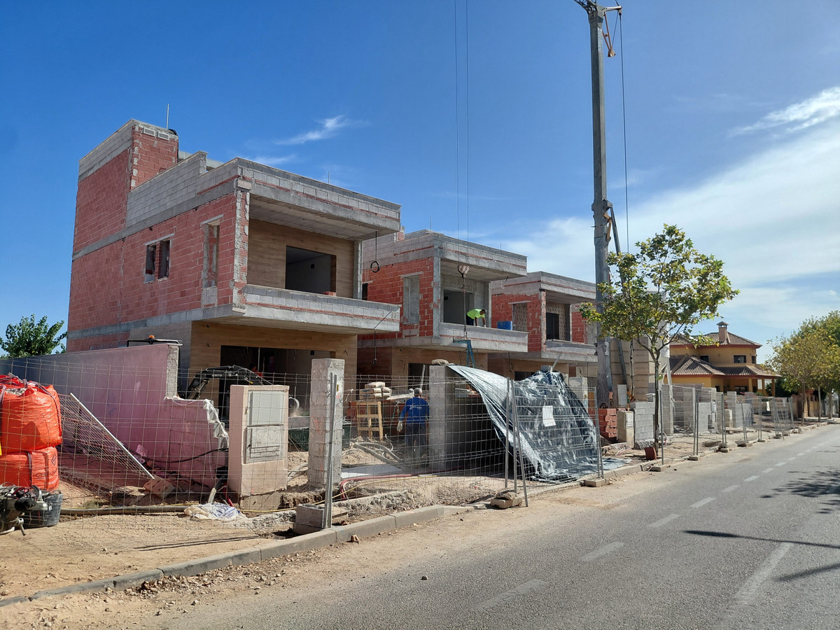 Villa Exclusiva: Lujo Mediterráneo con Piscina en Pilar, Villas de lujo de nueva construcción en Pilar de la Horadada, Alicante. Disfrute del estilo de vida mediterráneo con piscina privada, 3 dorm, 3 baños y solárium