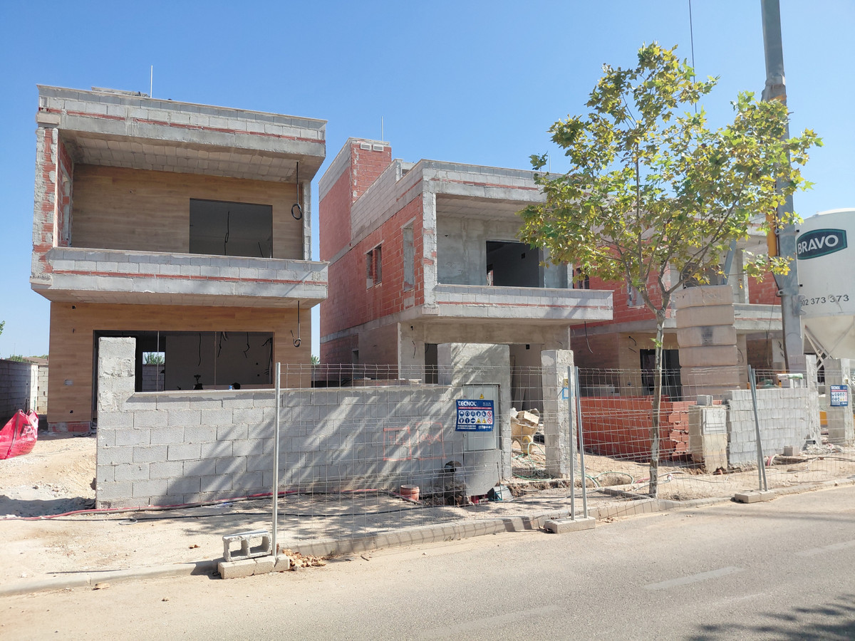 Villa Exclusiva: Lujo Mediterráneo con Piscina en Pilar, Villas de lujo de nueva construcción en Pilar de la Horadada, Alicante. Disfrute del estilo de vida mediterráneo con piscina privada, 3 dorm, 3 baños y solárium