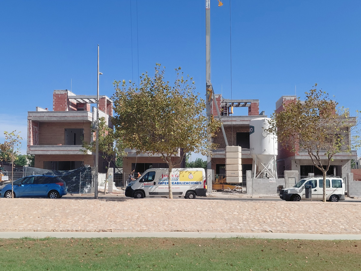 Villa Exclusiva: Lujo Mediterráneo con Piscina en Pilar, Villas de lujo de nueva construcción en Pilar de la Horadada, Alicante. Disfrute del estilo de vida mediterráneo con piscina privada, 3 dorm, 3 baños y solárium