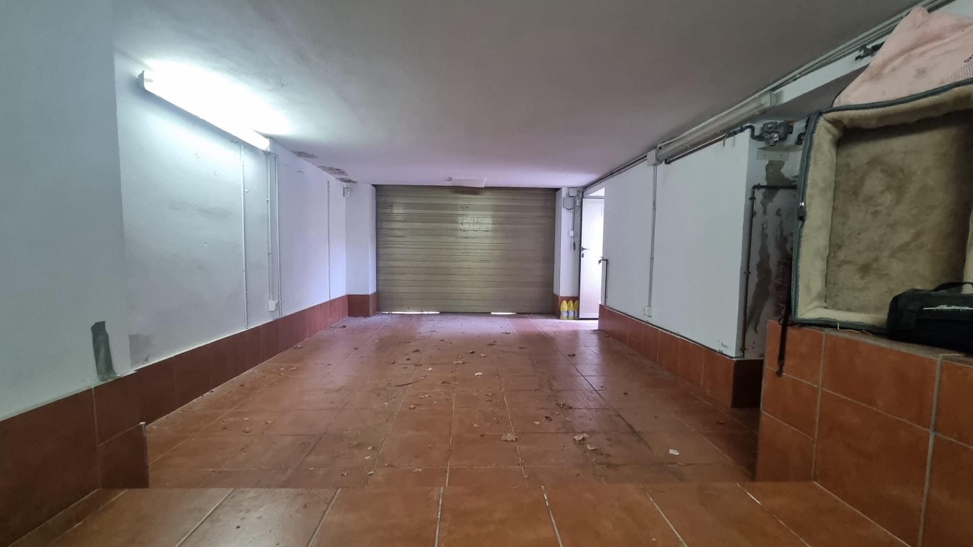 Villa Exclusiva en Torrevieja: Lujo, Piscina y Sostenibilidad, Villa de lujo reformada a estrenar en Torrevieja, Costa Blanca. 5 hab, 4 baños, piscina privada, garaje y placas solares. ¡Diseño, confort y ahorro energético p