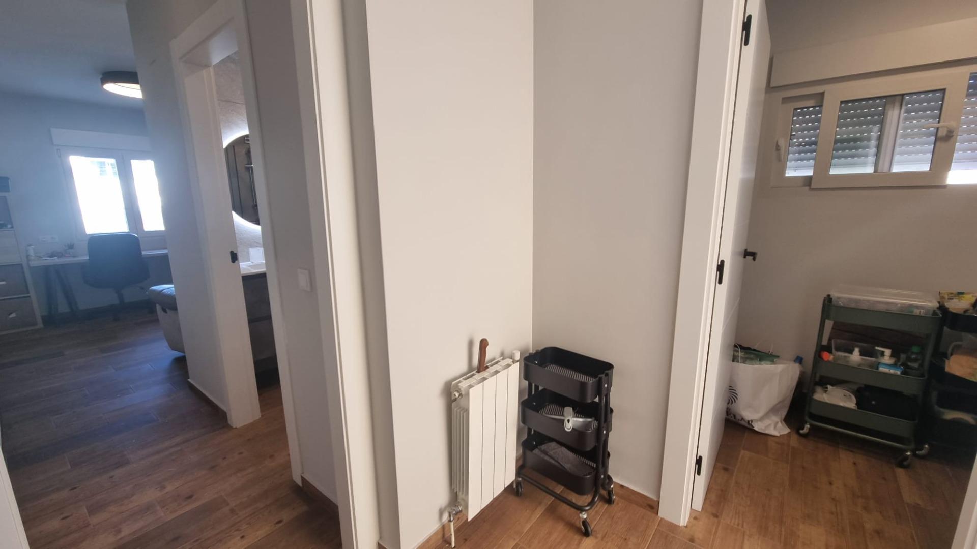 Villa Exclusiva en Torrevieja: Lujo, Piscina y Sostenibilidad, Villa de lujo reformada a estrenar en Torrevieja, Costa Blanca. 5 hab, 4 baños, piscina privada, garaje y placas solares. ¡Diseño, confort y ahorro energético p