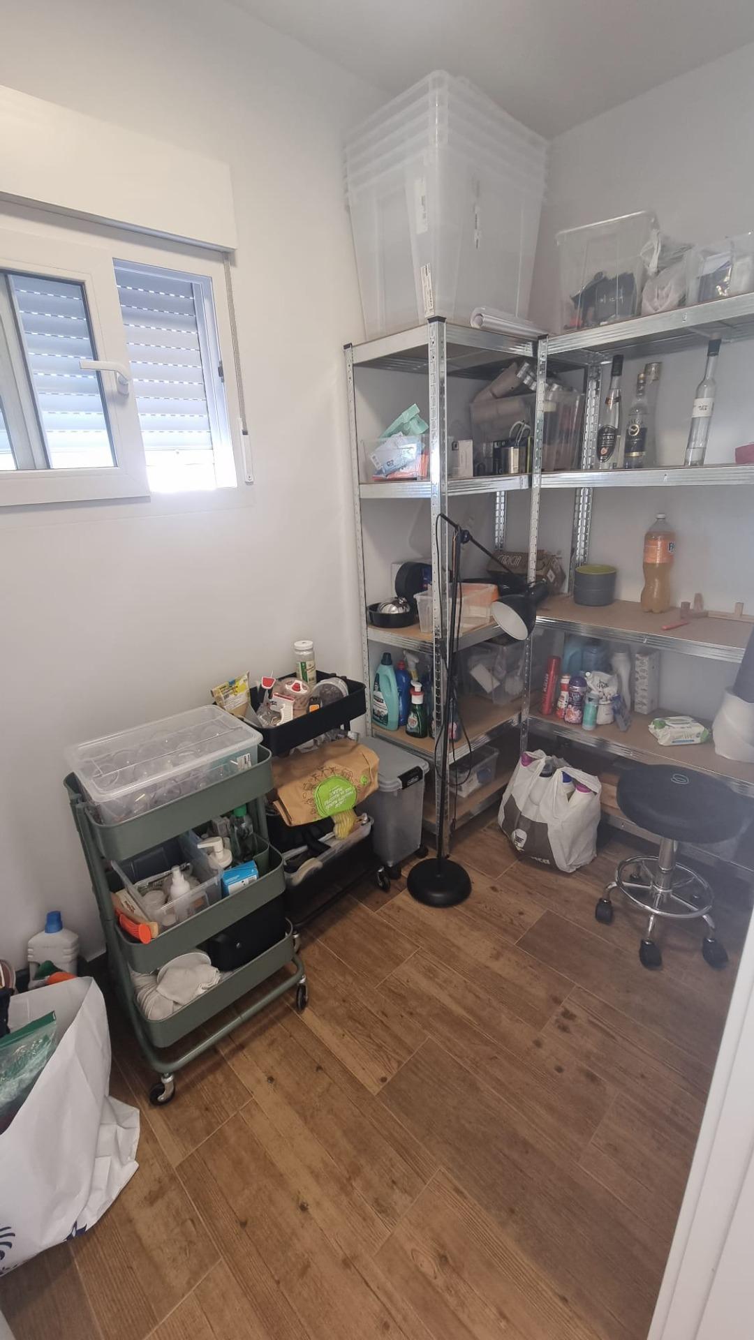 Villa Exclusiva en Torrevieja: Lujo, Piscina y Sostenibilidad, Villa de lujo reformada a estrenar en Torrevieja, Costa Blanca. 5 hab, 4 baños, piscina privada, garaje y placas solares. ¡Diseño, confort y ahorro energético p