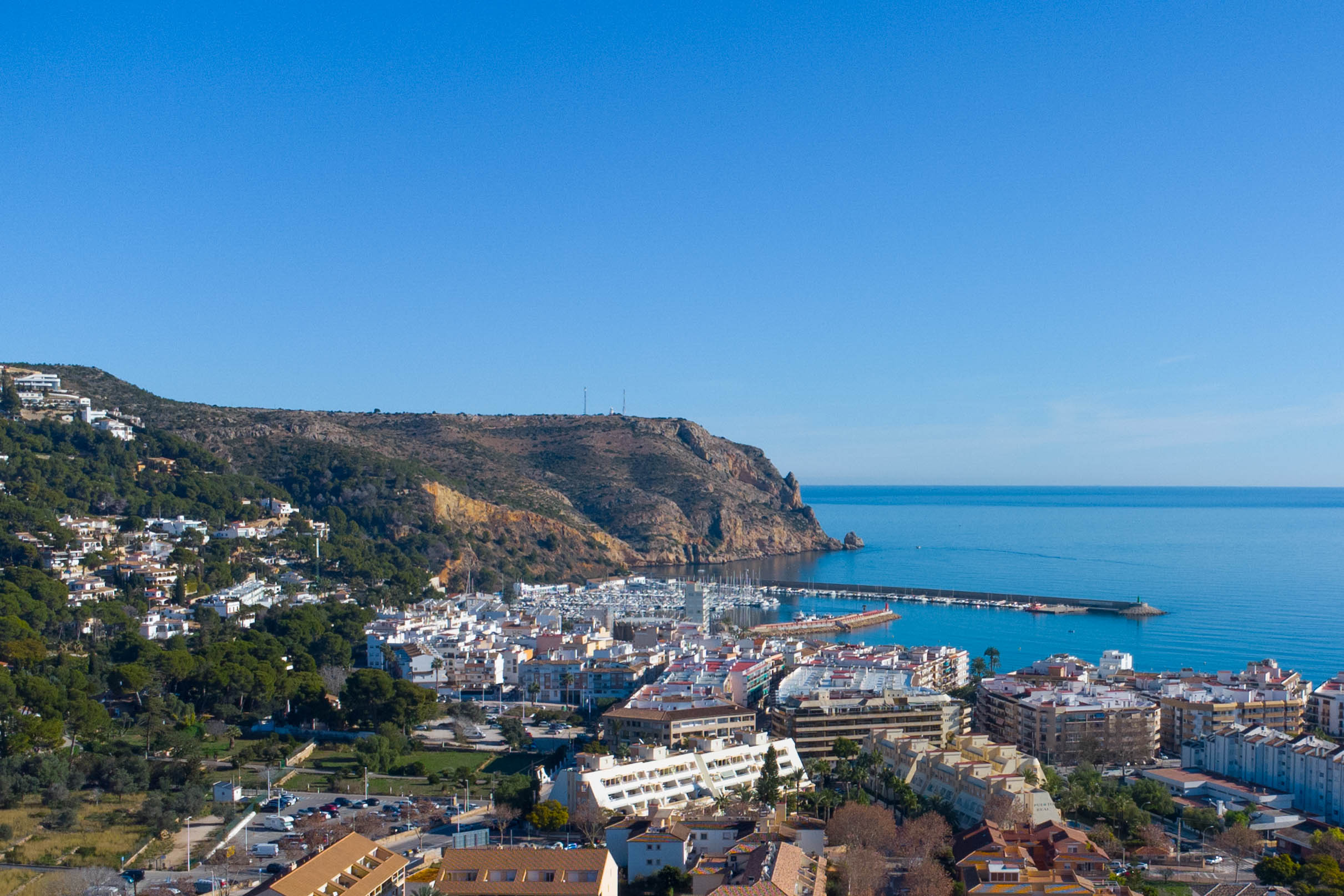 Exclusiva Villa Moderna en Javea: Lujo y Naturaleza, Exclusiva villa de lujo a estrenar en Tosalet 5, Javea. Moderna, con piscina, jardín y cerca de playas Costa Blanca. Entrega 2025. ¡Oportunidad única!