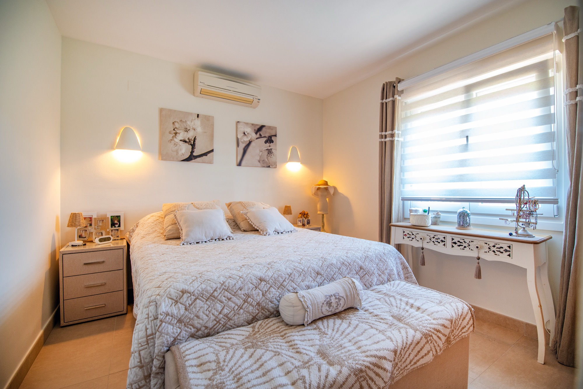 Benissa: Villa de Lujo Renovada con Piscina Privada, Villa de lujo renovada en Buenavista, Benissa, Costa Blanca. A 1.8km del mar, con piscina, jacuzzi y paneles solares. ¡Oportunidad única por 579.000€!