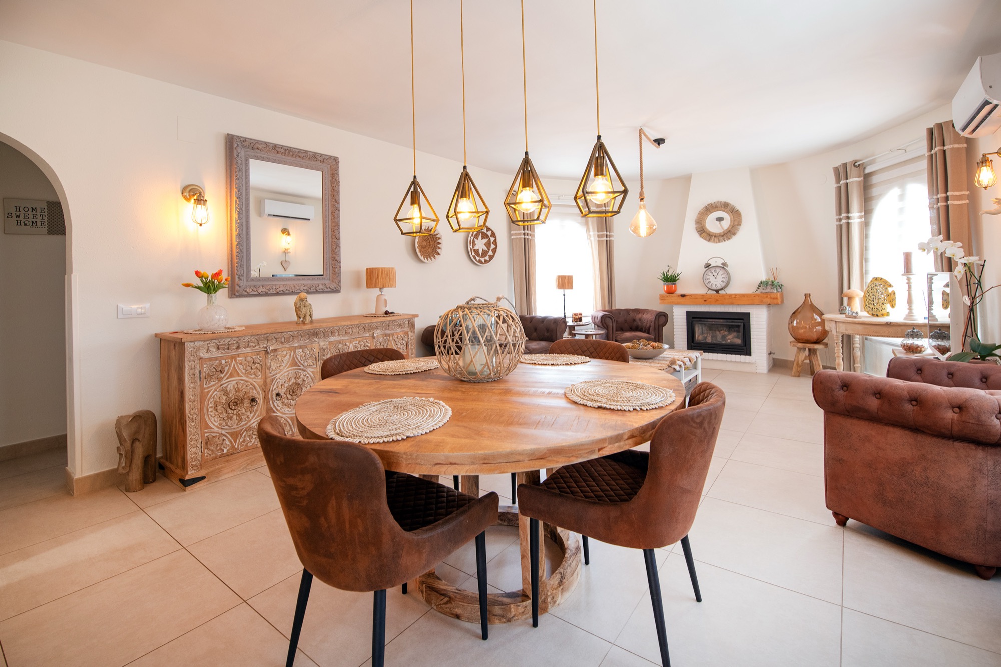Benissa: Villa de Lujo Renovada con Piscina Privada, Villa de lujo renovada en Buenavista, Benissa, Costa Blanca. A 1.8km del mar, con piscina, jacuzzi y paneles solares. ¡Oportunidad única por 579.000€!