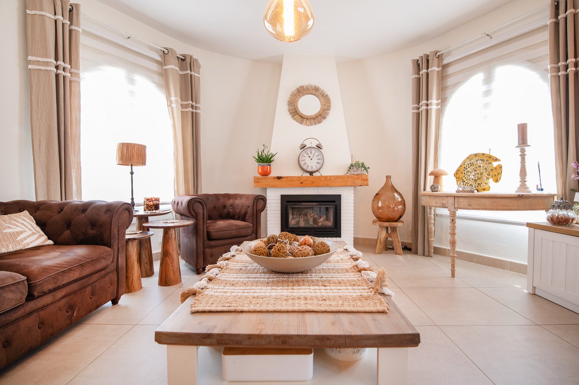 Benissa: Villa de Lujo Renovada con Piscina Privada, Villa de lujo renovada en Buenavista, Benissa, Costa Blanca. A 1.8km del mar, con piscina, jacuzzi y paneles solares. ¡Oportunidad única por 579.000€!