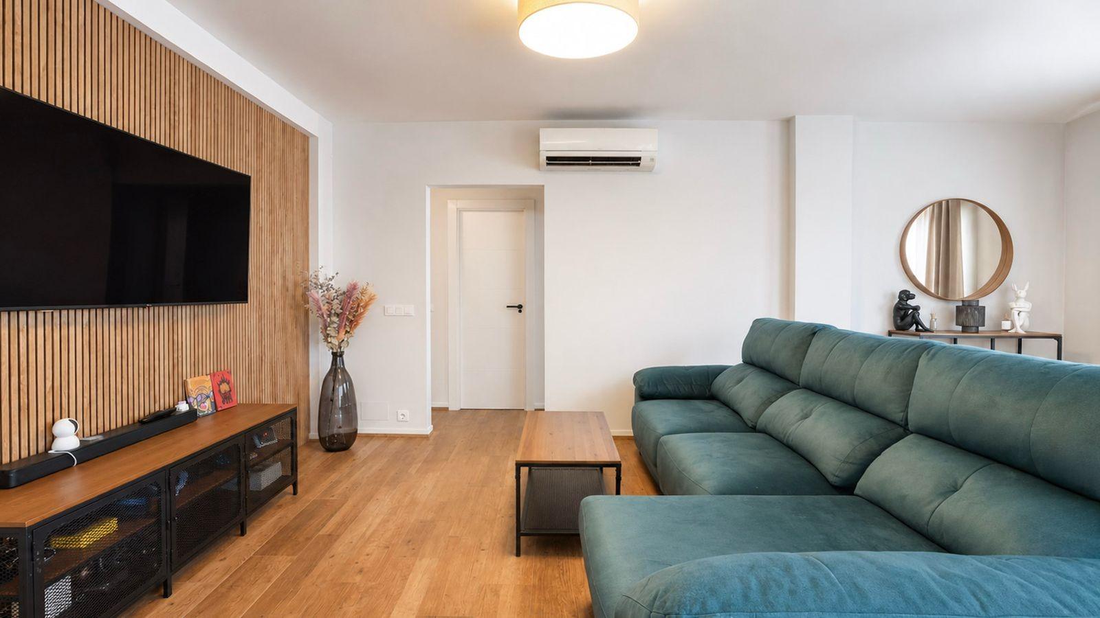 Lujosa Villa Reformada en Torrevieja con Piscina Privada, Villa de lujo reformada en Los Balcones, Torrevieja. 5 dorm, 4 baños, piscina salina, jardín y garaje. Confort y eficiencia energética. ¡Vive la Costa Blanca po