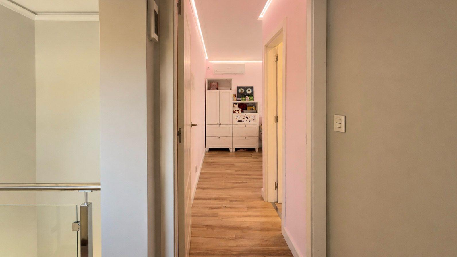 Lujosa Villa Reformada en Torrevieja con Piscina Privada, Villa de lujo reformada en Los Balcones, Torrevieja. 5 dorm, 4 baños, piscina salina, jardín y garaje. Confort y eficiencia energética. ¡Vive la Costa Blanca po