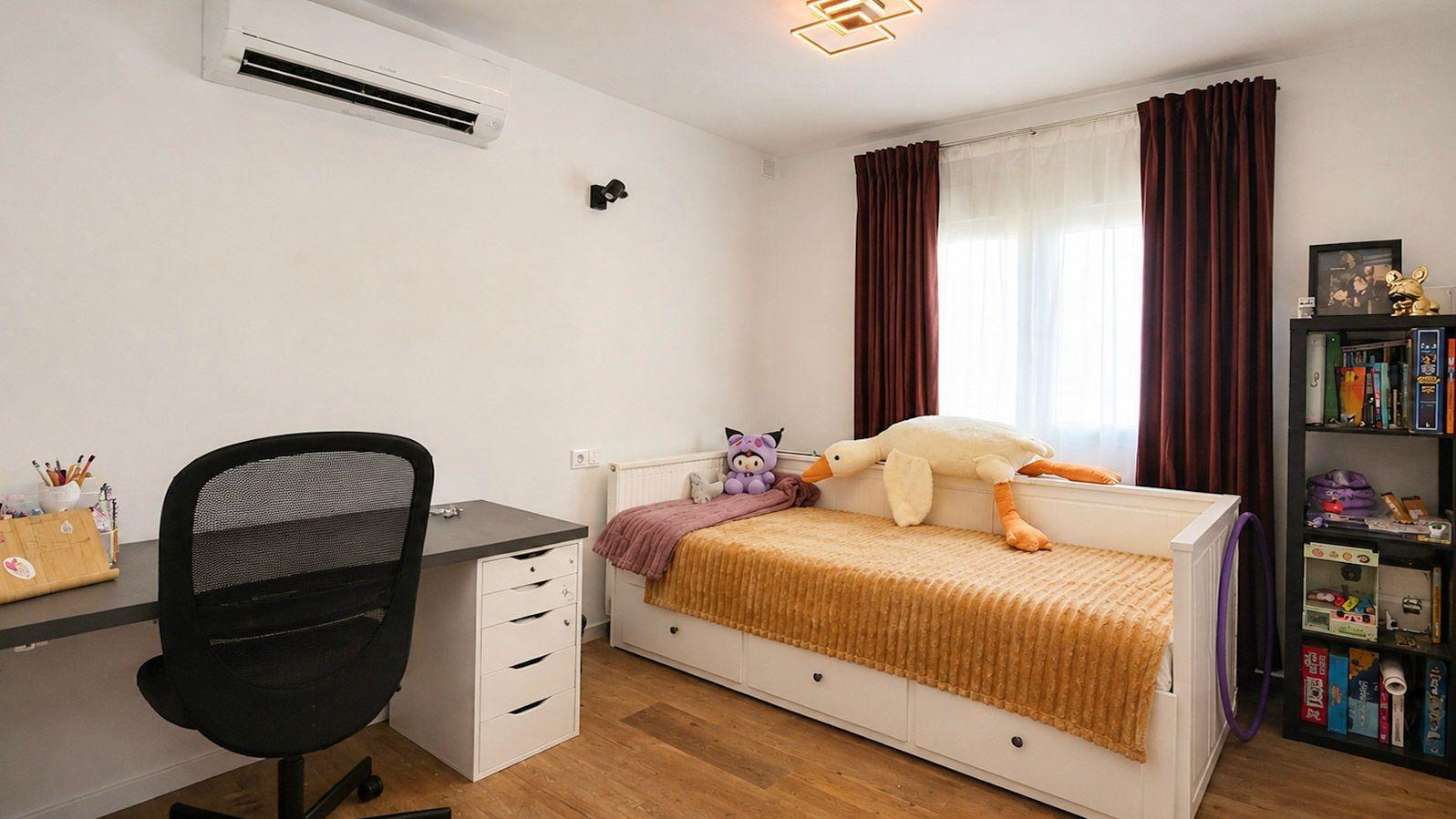 Lujosa Villa Reformada en Torrevieja con Piscina Privada, Villa de lujo reformada en Los Balcones, Torrevieja. 5 dorm, 4 baños, piscina salina, jardín y garaje. Confort y eficiencia energética. ¡Vive la Costa Blanca po