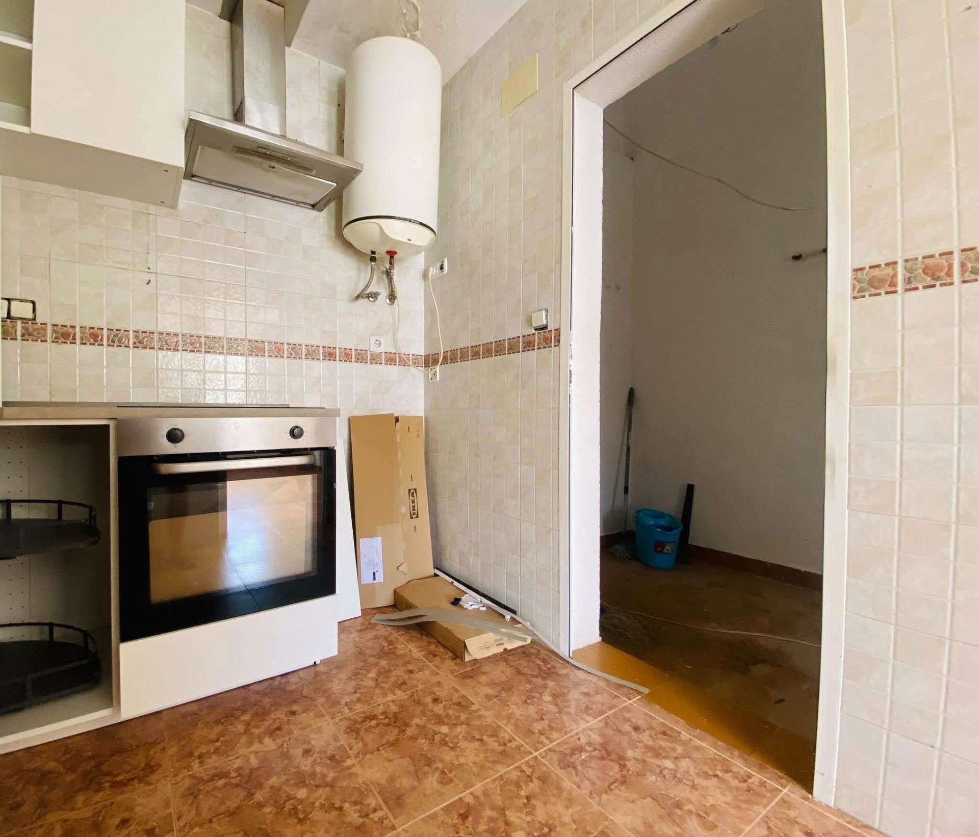 Encantadora Villa con Piscina en Torrevieja, Cerca del Mar, Descubre esta villa de 85m² en Los Balcones, Torrevieja (Alicante). A 1.8km de la playa, 3 hab, jardín, terraza y piscina. Ideal inversión o vivienda. ¡199.000€