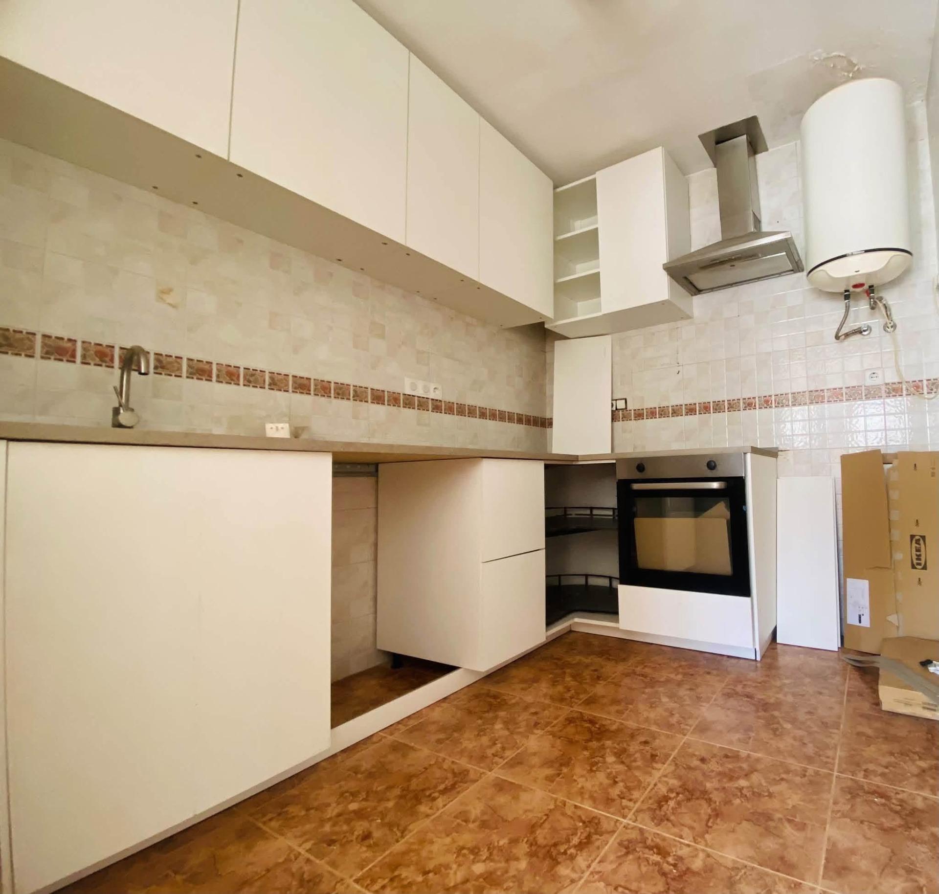 Encantadora Villa con Piscina en Torrevieja, Cerca del Mar, Descubre esta villa de 85m² en Los Balcones, Torrevieja (Alicante). A 1.8km de la playa, 3 hab, jardín, terraza y piscina. Ideal inversión o vivienda. ¡199.000€