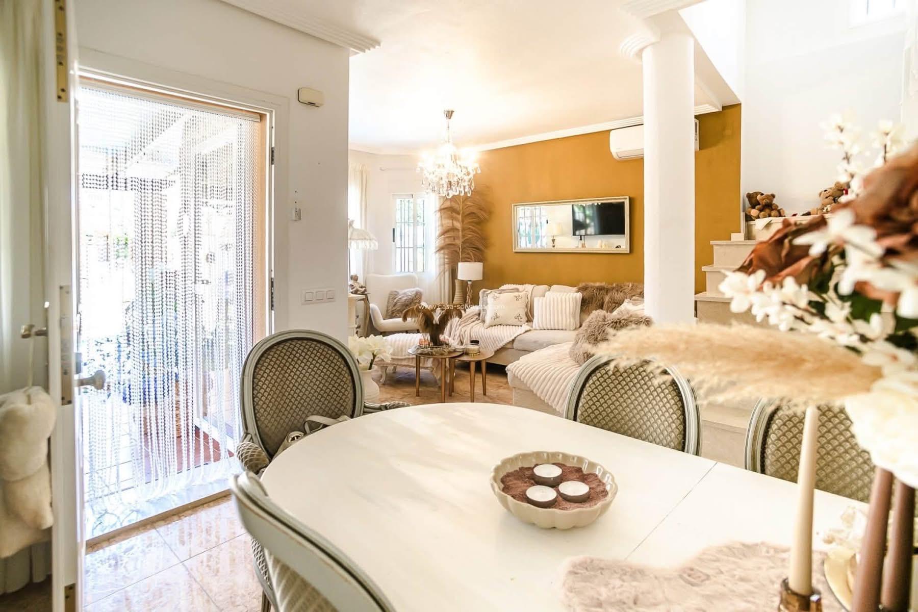 Villa Moderna con Piscina Privada en Guardamar del Segura, Descubre esta villa moderna de lujo en Guardamar del Segura, Alicante. Con 3 hab, 2 baños, diseño contemporáneo y oasis privado. Cerca de playas y servicios. ¡T