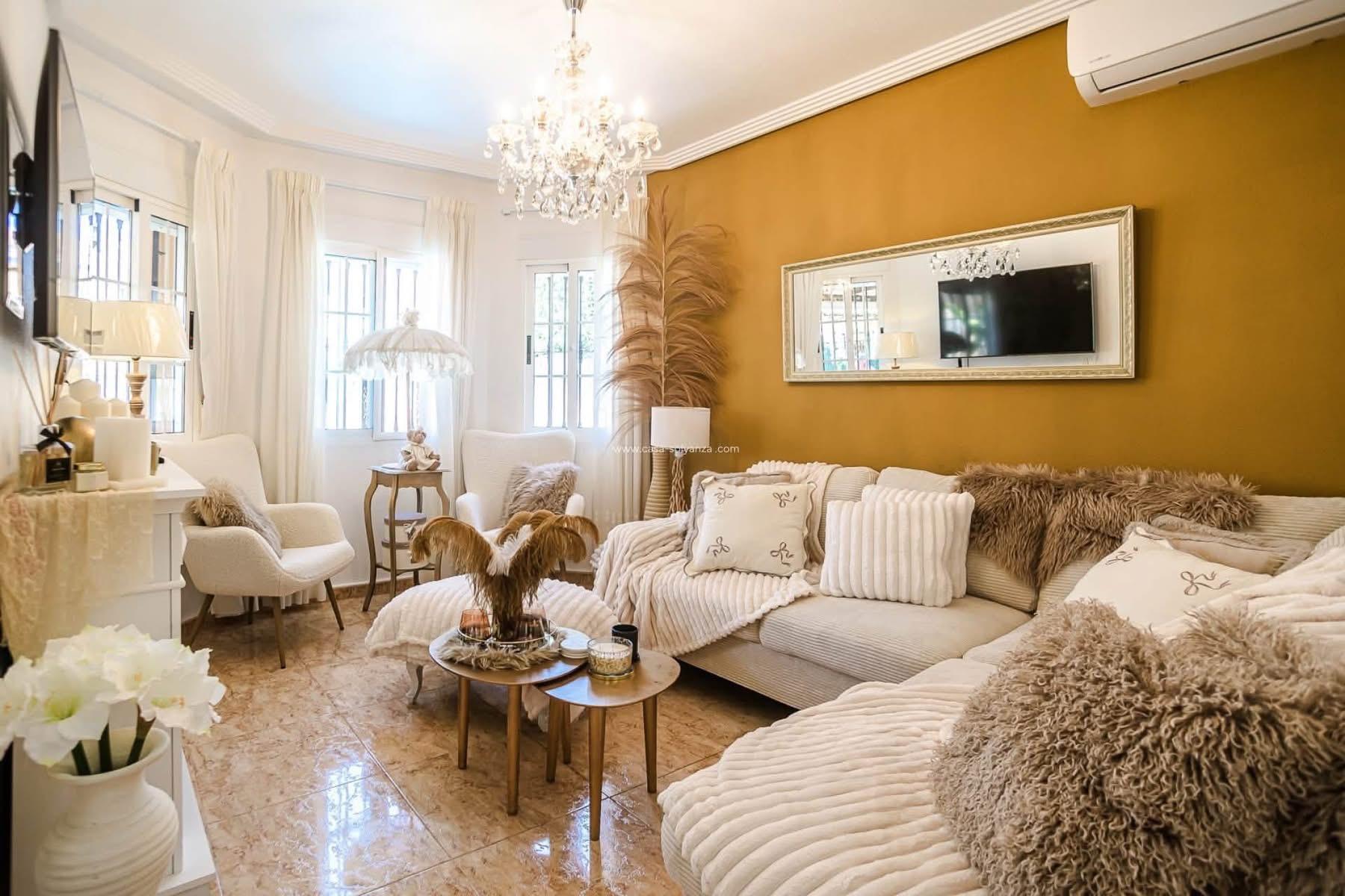 Villa Moderna con Piscina Privada en Guardamar del Segura, Descubre esta villa moderna de lujo en Guardamar del Segura, Alicante. Con 3 hab, 2 baños, diseño contemporáneo y oasis privado. Cerca de playas y servicios. ¡T