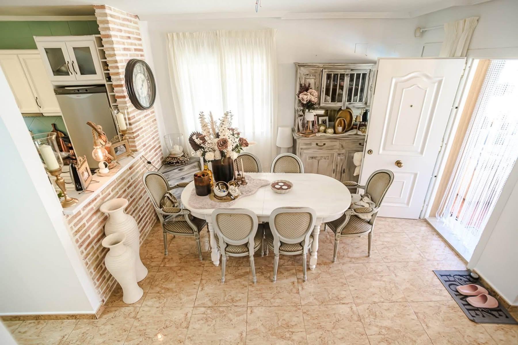 Villa Moderna con Piscina Privada en Guardamar del Segura, Descubre esta villa moderna de lujo en Guardamar del Segura, Alicante. Con 3 hab, 2 baños, diseño contemporáneo y oasis privado. Cerca de playas y servicios. ¡T