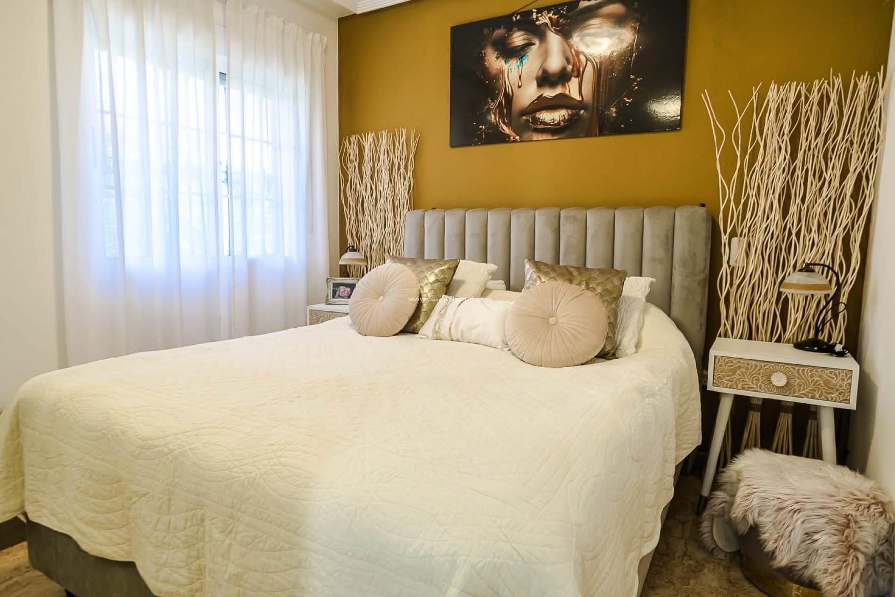 Villa Moderna con Piscina Privada en Guardamar del Segura, Descubre esta villa moderna de lujo en Guardamar del Segura, Alicante. Con 3 hab, 2 baños, diseño contemporáneo y oasis privado. Cerca de playas y servicios. ¡T