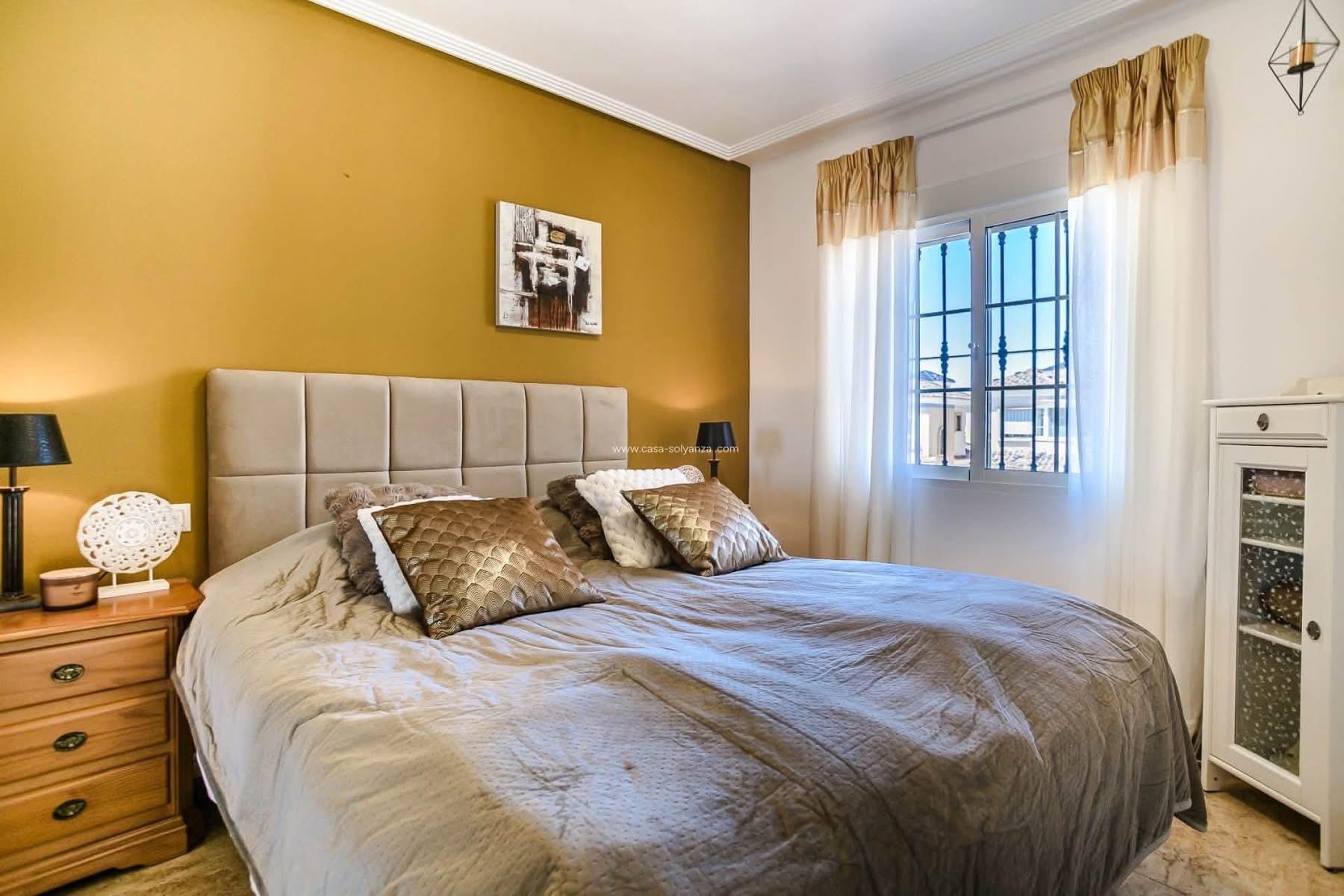 Villa Moderna con Piscina Privada en Guardamar del Segura, Descubre esta villa moderna de lujo en Guardamar del Segura, Alicante. Con 3 hab, 2 baños, diseño contemporáneo y oasis privado. Cerca de playas y servicios. ¡T