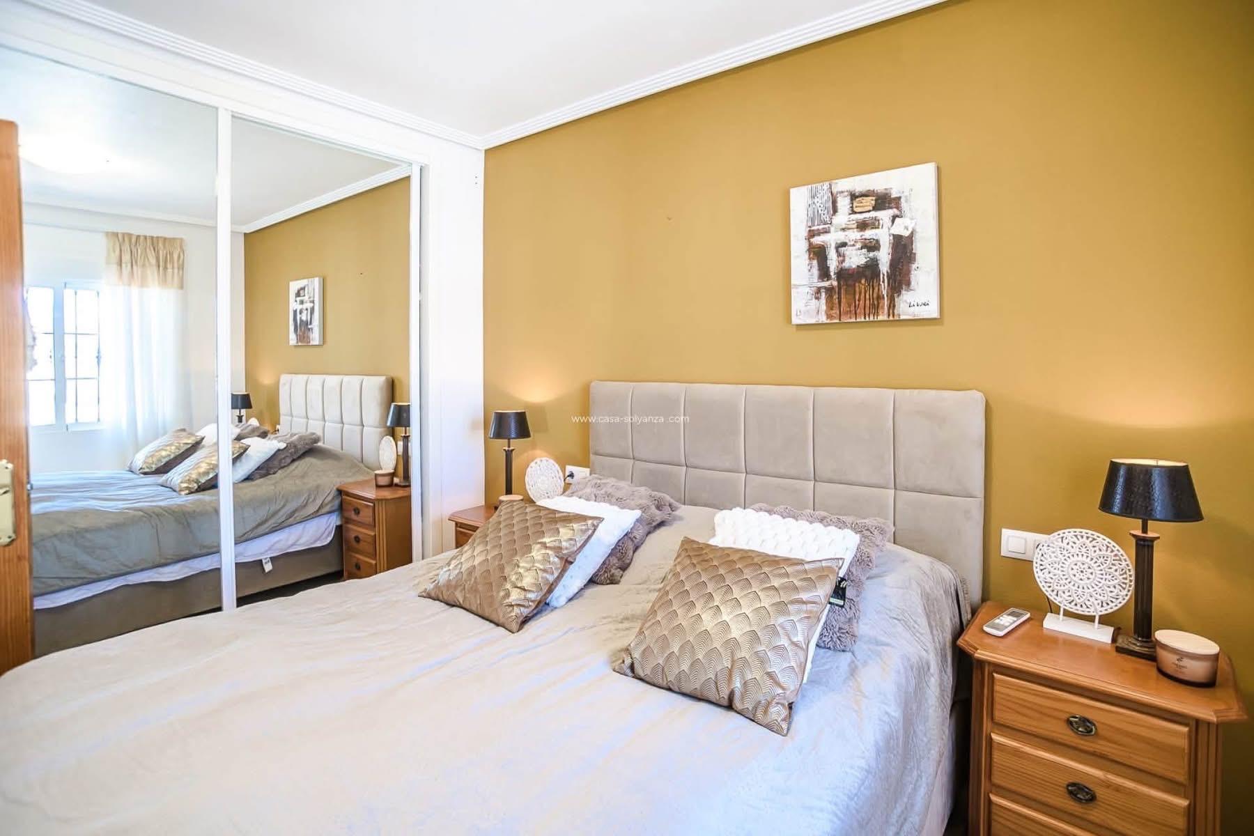 Villa Moderna con Piscina Privada en Guardamar del Segura, Descubre esta villa moderna de lujo en Guardamar del Segura, Alicante. Con 3 hab, 2 baños, diseño contemporáneo y oasis privado. Cerca de playas y servicios. ¡T