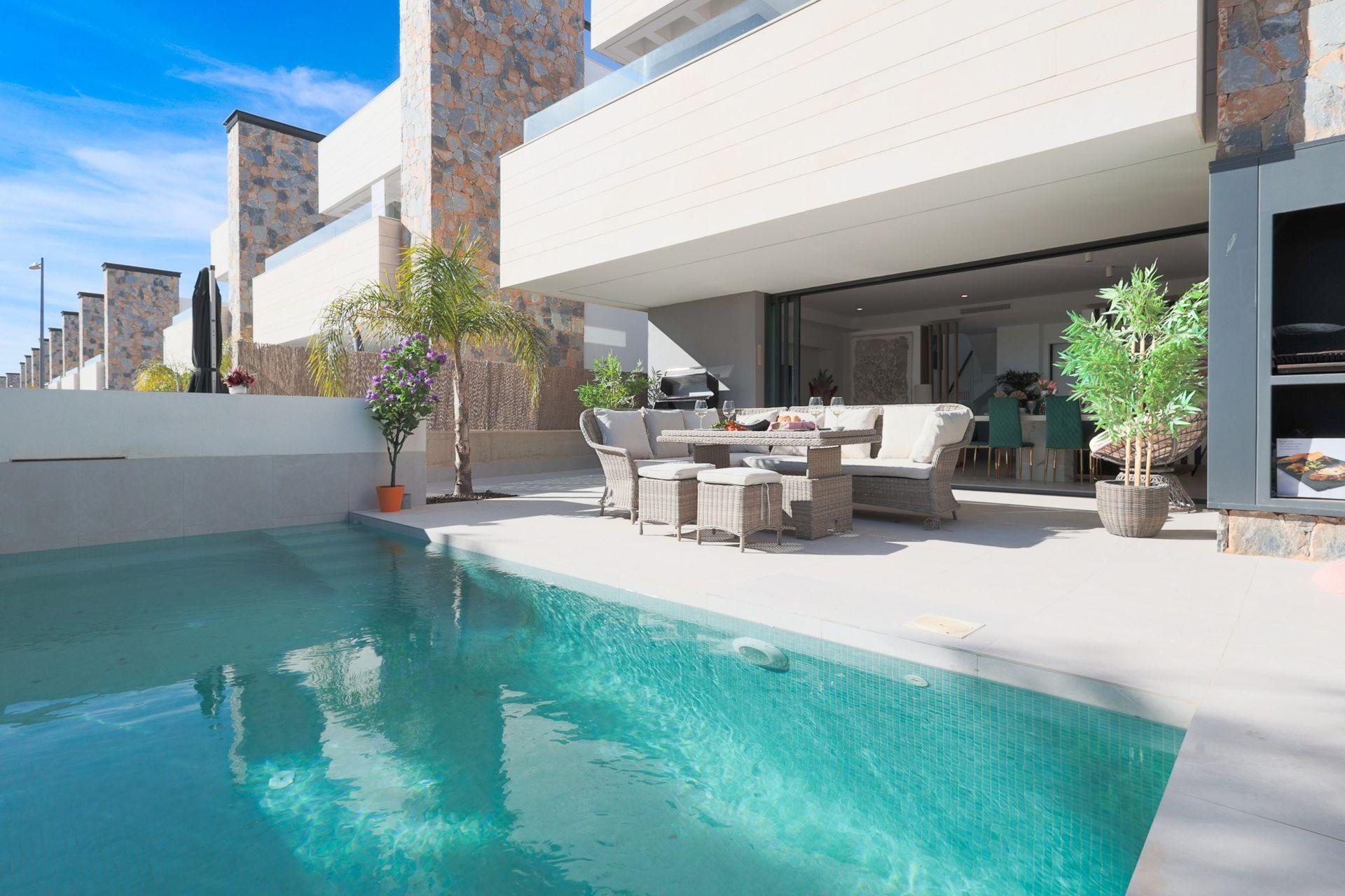 Villa de Lujo con Piscina en Exclusivo Resort Murcia, Villa de lujo en Santa Rosalía Resort, Murcia. Disfrute laguna cristalina, club de playa y amenities. 4 dorm, 4 baños, piscina privada, vistas. ¡Inversión única