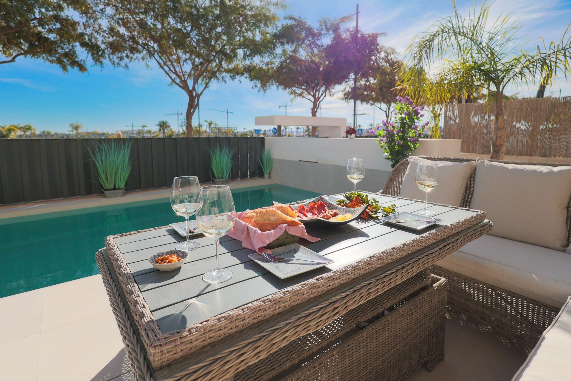 Villa de Lujo con Piscina en Exclusivo Resort Murcia, Villa de lujo en Santa Rosalía Resort, Murcia. Disfrute laguna cristalina, club de playa y amenities. 4 dorm, 4 baños, piscina privada, vistas. ¡Inversión única
