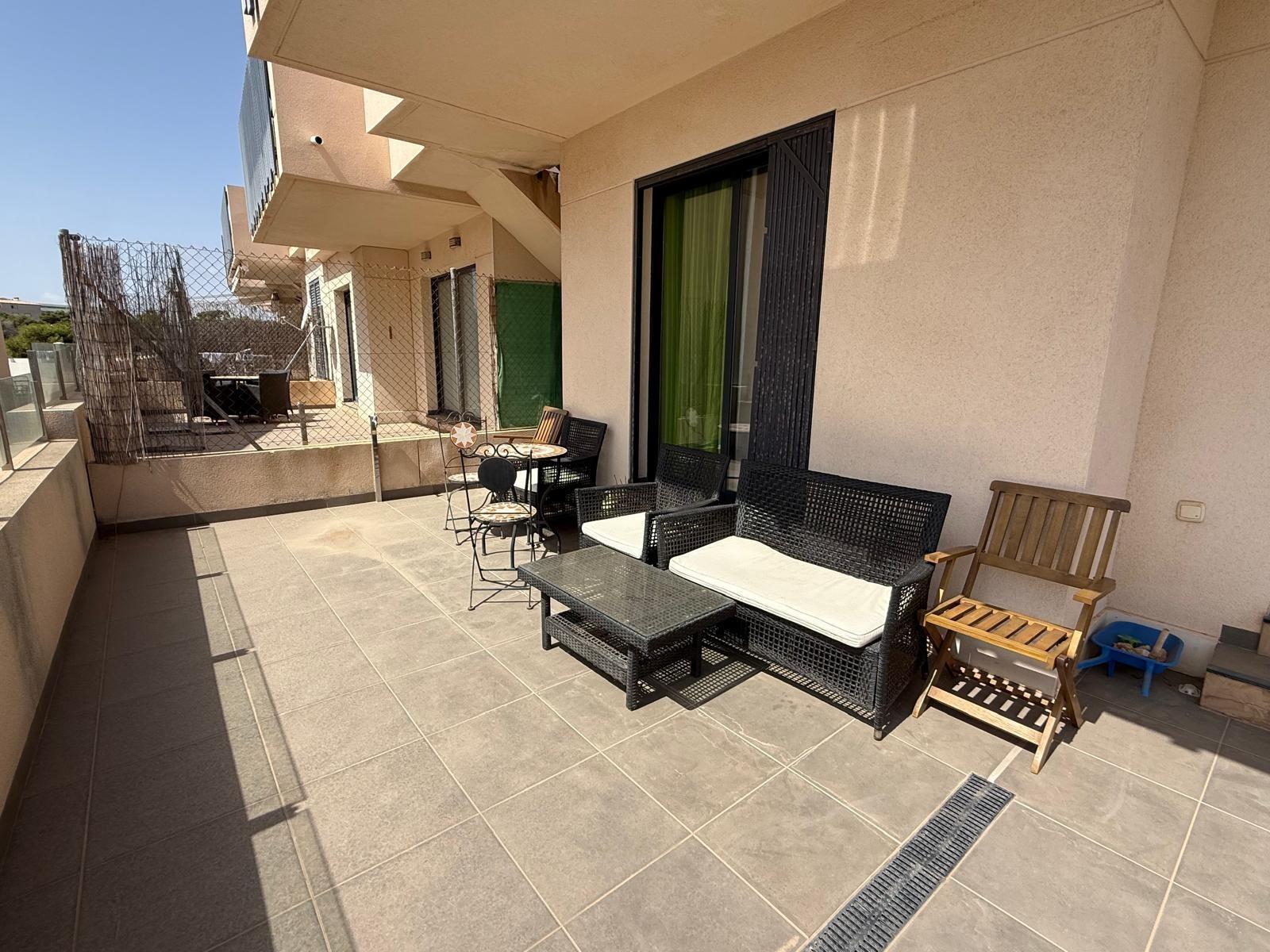 Bungalow exclusivo en La Zenia: sol, playa y confort., Bungalow en La Zenia, Orihuela Costa. 2 hab, 2 baños, a 1km de la playa. Luminoso, parking privado. Cerca de La Zenia Boulevard. ¡Tu hogar o inversión por 299.0