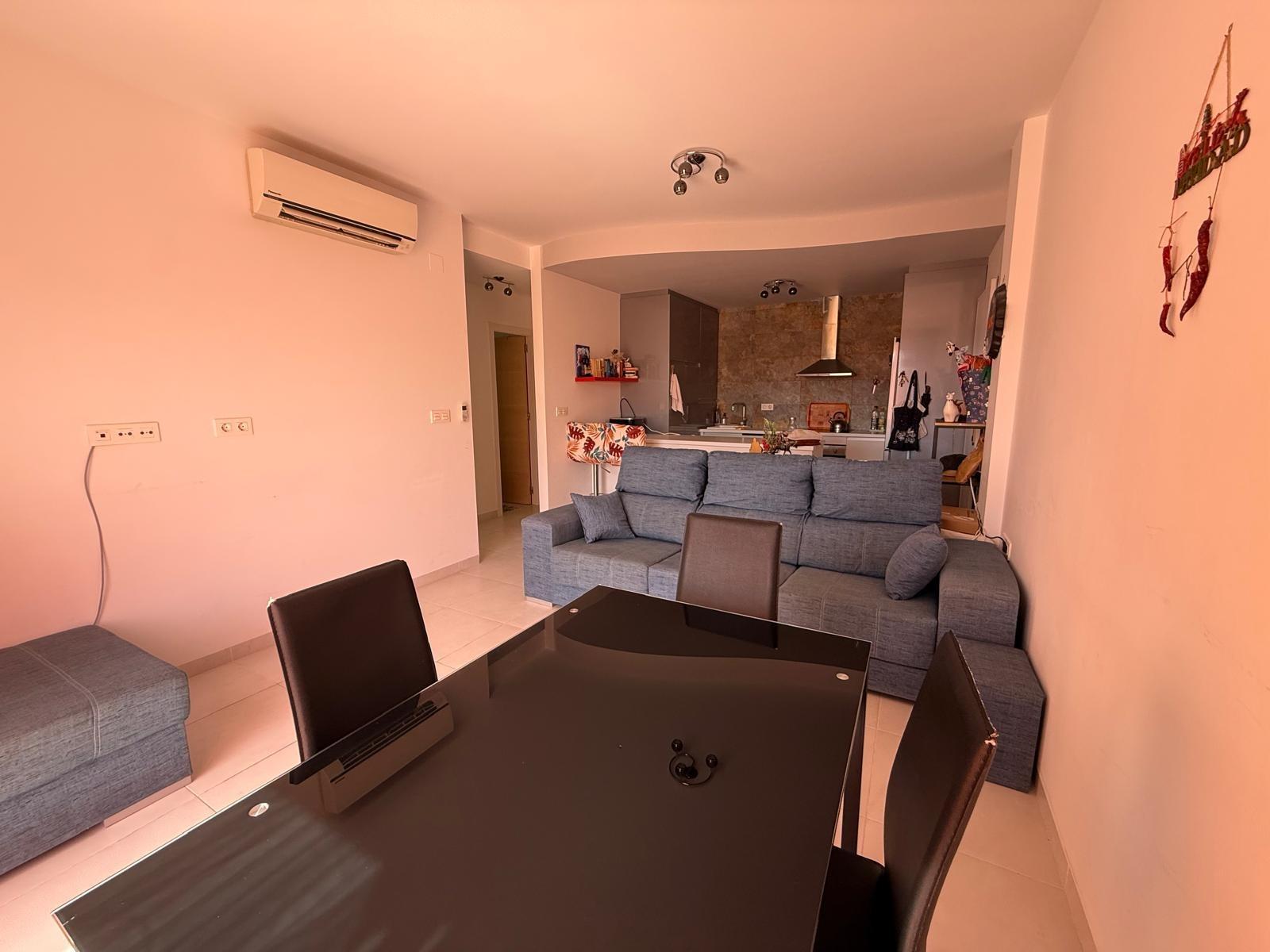 Bungalow exclusivo en La Zenia: sol, playa y confort., Bungalow en La Zenia, Orihuela Costa. 2 hab, 2 baños, a 1km de la playa. Luminoso, parking privado. Cerca de La Zenia Boulevard. ¡Tu hogar o inversión por 299.0