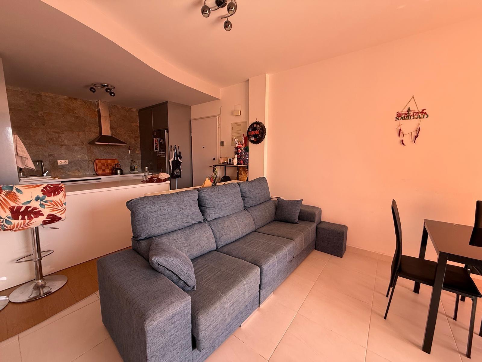 Bungalow exclusivo en La Zenia: sol, playa y confort., Bungalow en La Zenia, Orihuela Costa. 2 hab, 2 baños, a 1km de la playa. Luminoso, parking privado. Cerca de La Zenia Boulevard. ¡Tu hogar o inversión por 299.0