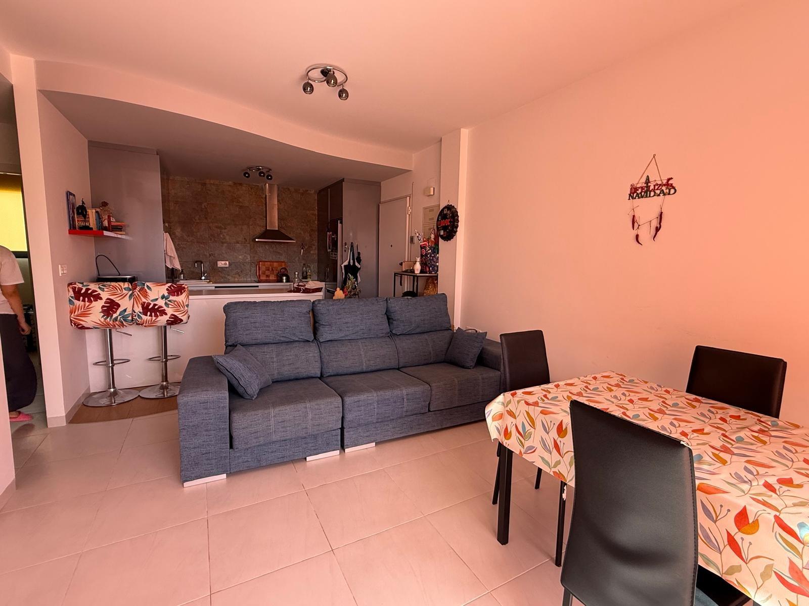 Bungalow exclusivo en La Zenia: sol, playa y confort., Bungalow en La Zenia, Orihuela Costa. 2 hab, 2 baños, a 1km de la playa. Luminoso, parking privado. Cerca de La Zenia Boulevard. ¡Tu hogar o inversión por 299.0
