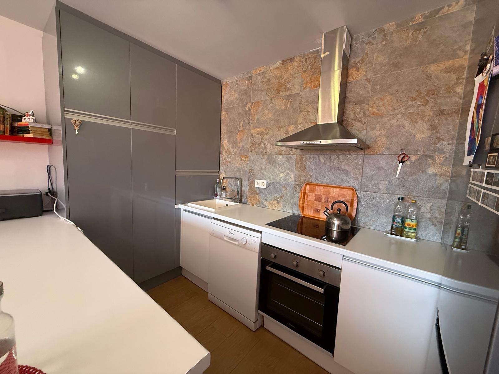 Bungalow exclusivo en La Zenia: sol, playa y confort., Bungalow en La Zenia, Orihuela Costa. 2 hab, 2 baños, a 1km de la playa. Luminoso, parking privado. Cerca de La Zenia Boulevard. ¡Tu hogar o inversión por 299.0