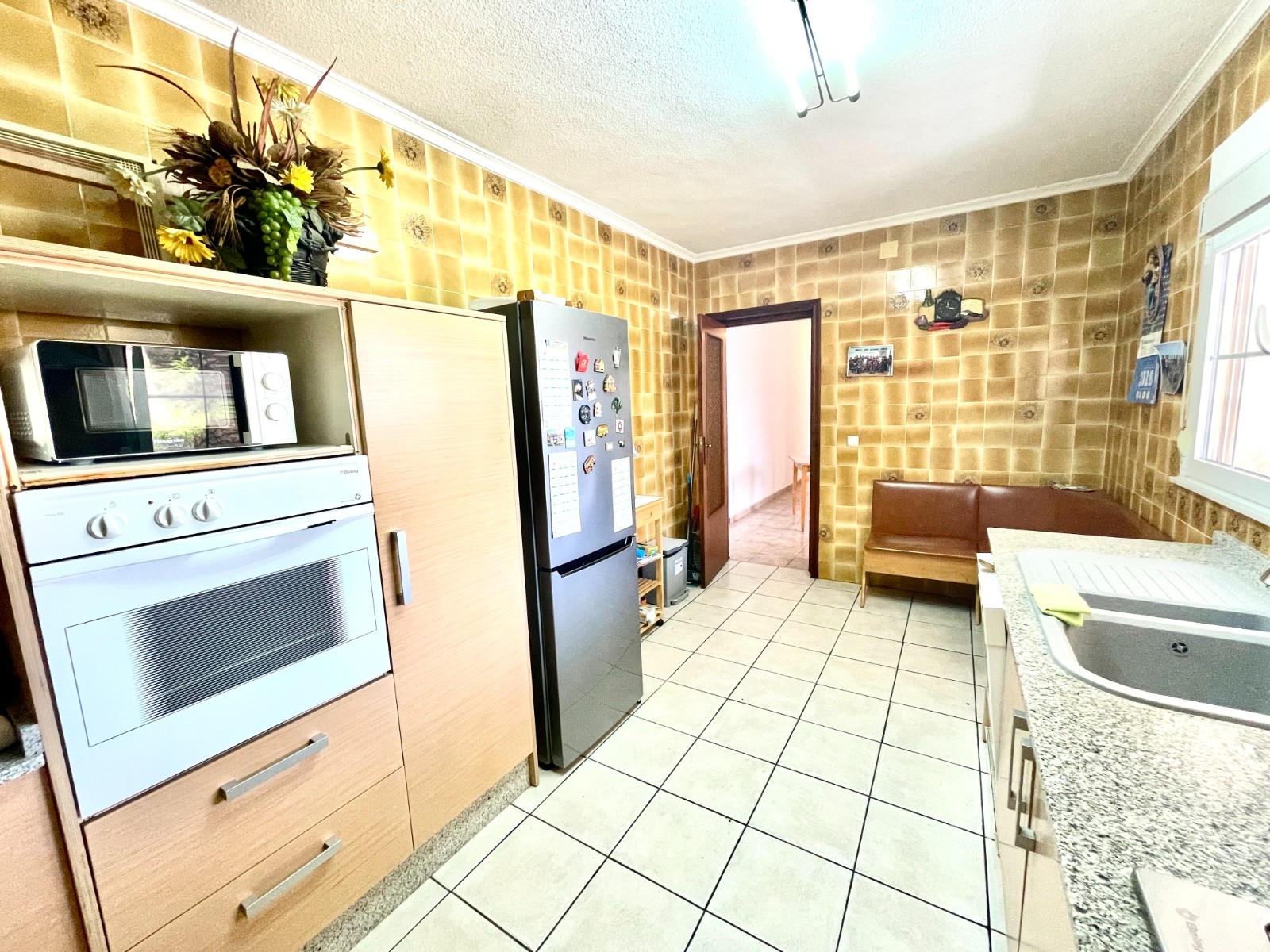 Tu Oasis Privado en Benijófar: Villa con Piscina, Oasis privado en Benijófar, Costa Blanca. Villa independiente con 4+ hab, piscina privada y sótano versátil. ¡Lista para vivir! Inversión única por 416.000€.