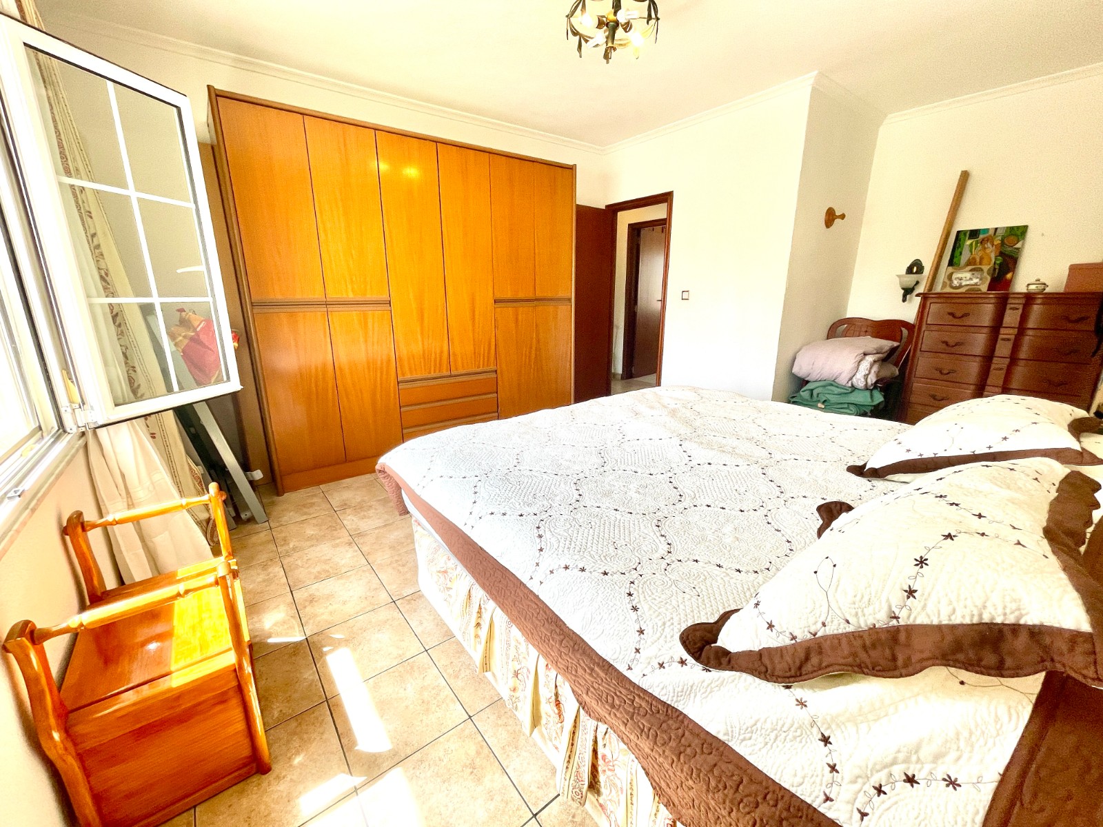 Tu Oasis Privado en Benijófar: Villa con Piscina, Oasis privado en Benijófar, Costa Blanca. Villa independiente con 4+ hab, piscina privada y sótano versátil. ¡Lista para vivir! Inversión única por 416.000€.