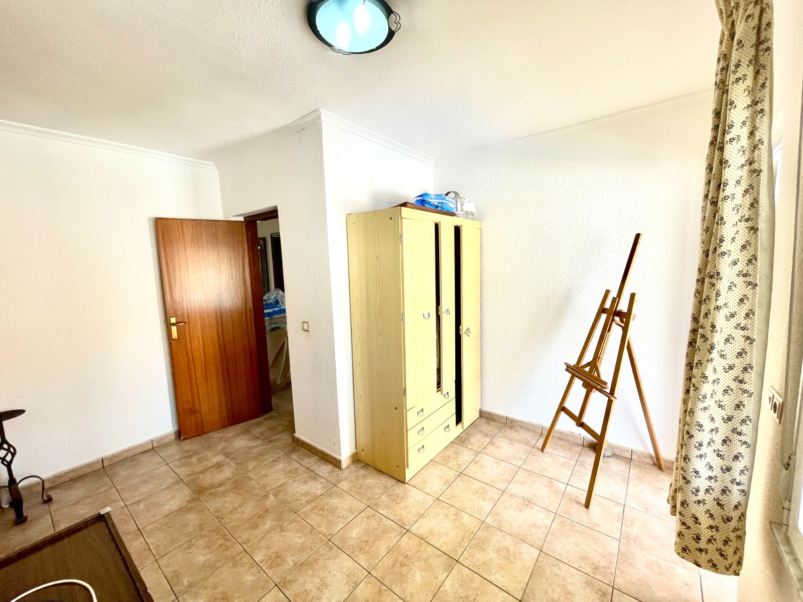 Tu Oasis Privado en Benijófar: Villa con Piscina, Oasis privado en Benijófar, Costa Blanca. Villa independiente con 4+ hab, piscina privada y sótano versátil. ¡Lista para vivir! Inversión única por 416.000€.
