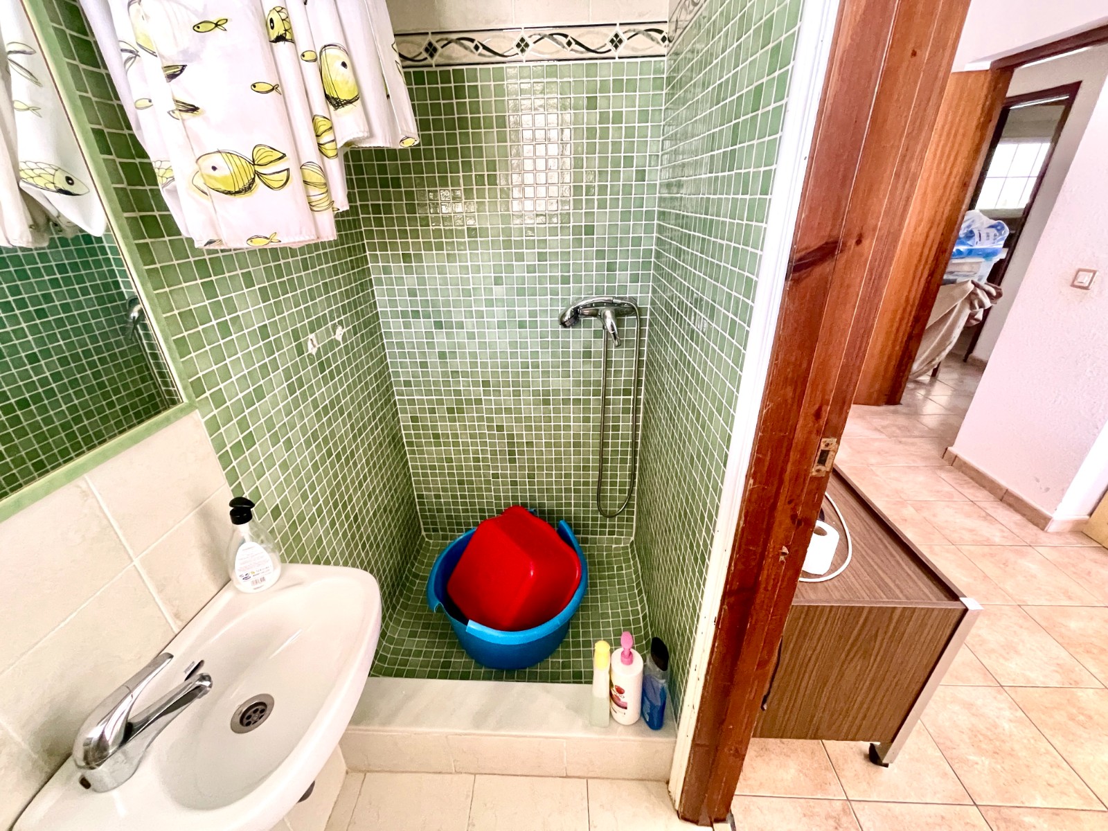Tu Oasis Privado en Benijófar: Villa con Piscina, Oasis privado en Benijófar, Costa Blanca. Villa independiente con 4+ hab, piscina privada y sótano versátil. ¡Lista para vivir! Inversión única por 416.000€.