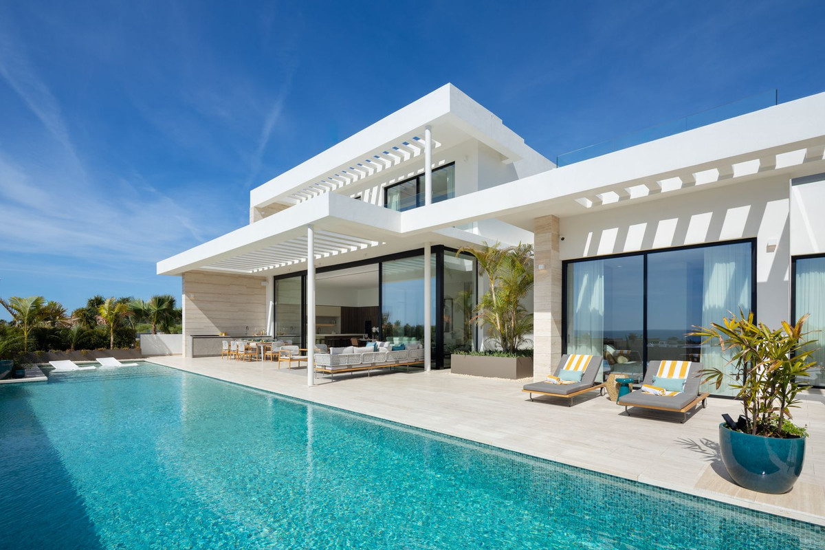 Villa de Lujo Exclusiva con Vistas Panorámicas en Benahavís, Villa de lujo en Los Flamingos, Benahavís, Málaga. Vistas panorámicas, piscina infinita, 6 hab, spa y gimnasio. Un hogar de ensueño en la exclusiva Costa del So