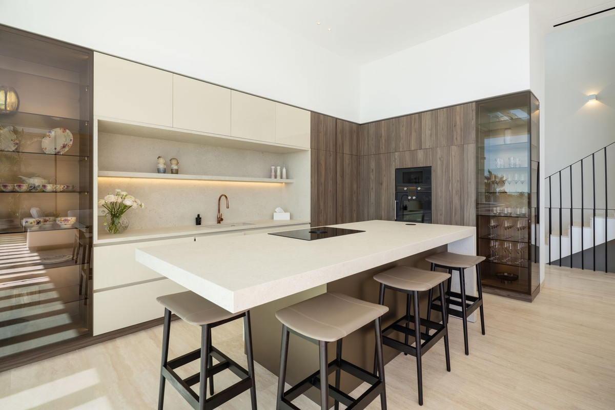 Villa de Lujo Exclusiva con Vistas Panorámicas en Benahavís, Villa de lujo en Los Flamingos, Benahavís, Málaga. Vistas panorámicas, piscina infinita, 6 hab, spa y gimnasio. Un hogar de ensueño en la exclusiva Costa del So