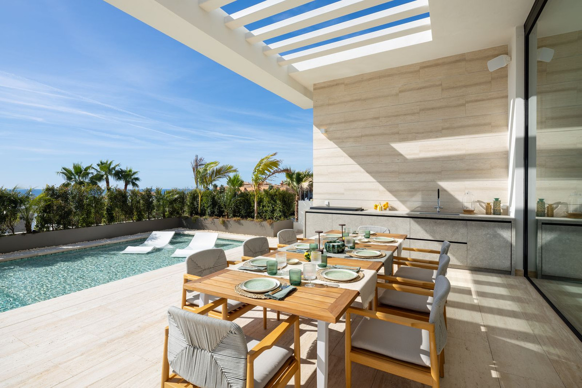 Villa de Lujo Exclusiva con Vistas Panorámicas en Benahavís, Villa de lujo en Los Flamingos, Benahavís, Málaga. Vistas panorámicas, piscina infinita, 6 hab, spa y gimnasio. Un hogar de ensueño en la exclusiva Costa del So