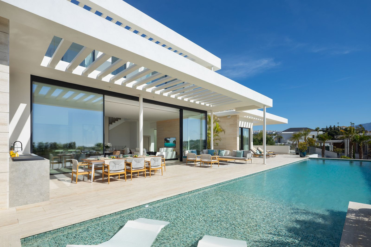 Villa de Lujo Exclusiva con Vistas Panorámicas en Benahavís, Villa de lujo en Los Flamingos, Benahavís, Málaga. Vistas panorámicas, piscina infinita, 6 hab, spa y gimnasio. Un hogar de ensueño en la exclusiva Costa del So