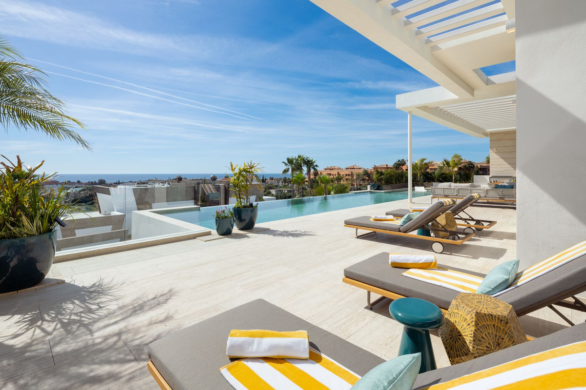 Villa de Lujo Exclusiva con Vistas Panorámicas en Benahavís, Villa de lujo en Los Flamingos, Benahavís, Málaga. Vistas panorámicas, piscina infinita, 6 hab, spa y gimnasio. Un hogar de ensueño en la exclusiva Costa del So
