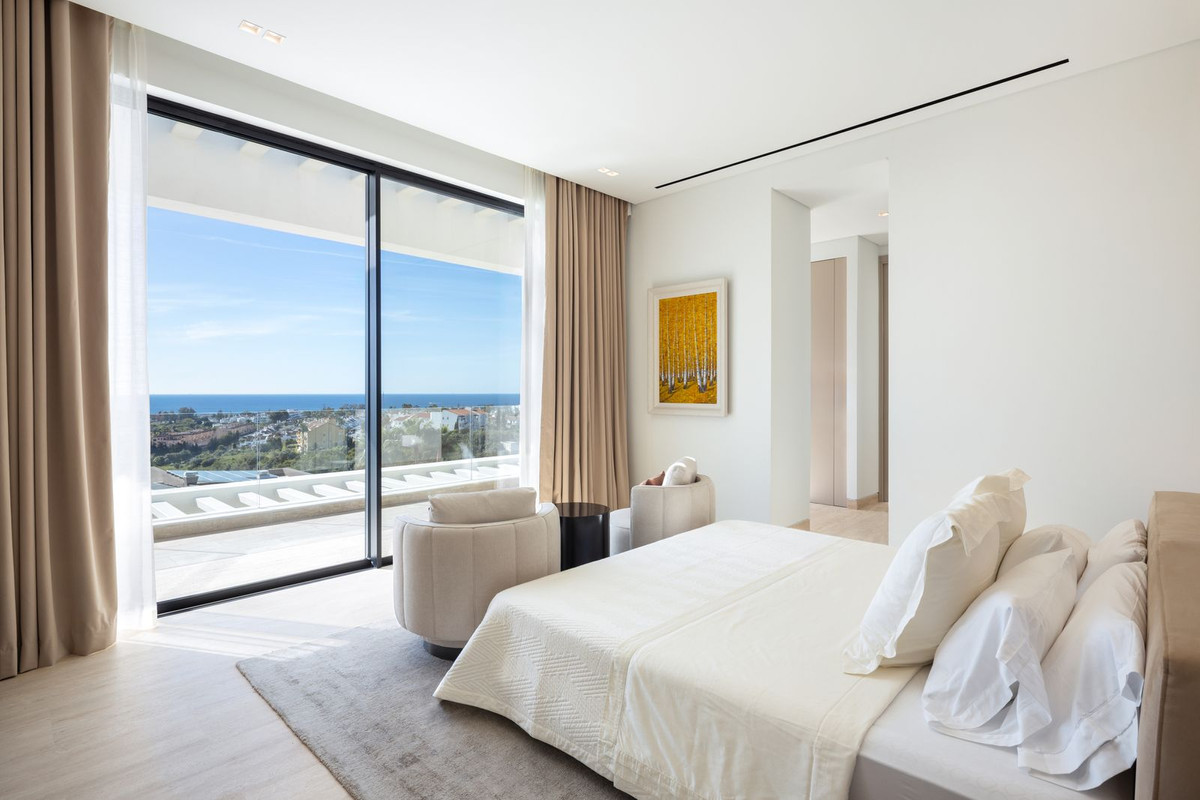 Villa de Lujo Exclusiva con Vistas Panorámicas en Benahavís, Villa de lujo en Los Flamingos, Benahavís, Málaga. Vistas panorámicas, piscina infinita, 6 hab, spa y gimnasio. Un hogar de ensueño en la exclusiva Costa del So