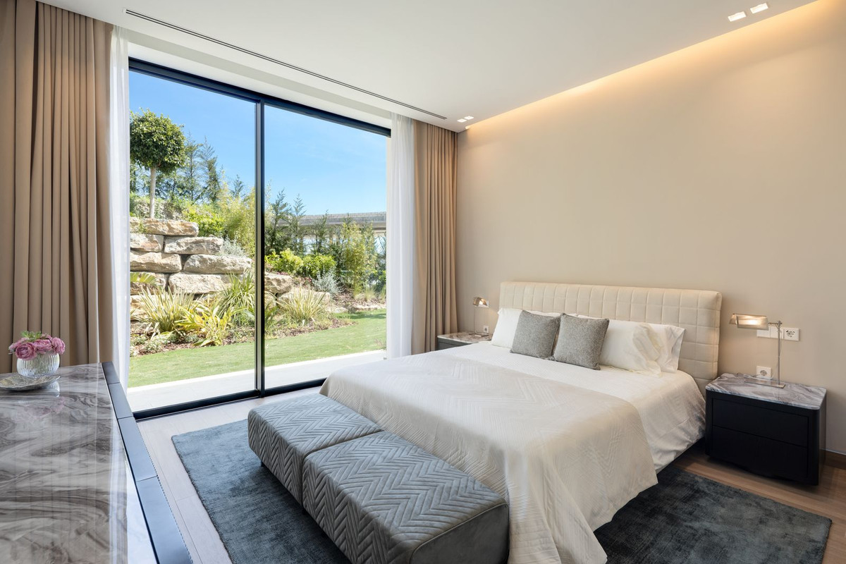 Villa de Lujo Exclusiva con Vistas Panorámicas en Benahavís, Villa de lujo en Los Flamingos, Benahavís, Málaga. Vistas panorámicas, piscina infinita, 6 hab, spa y gimnasio. Un hogar de ensueño en la exclusiva Costa del So