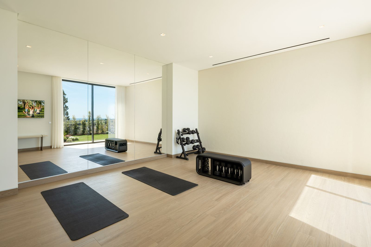Villa de Lujo Exclusiva con Vistas Panorámicas en Benahavís, Villa de lujo en Los Flamingos, Benahavís, Málaga. Vistas panorámicas, piscina infinita, 6 hab, spa y gimnasio. Un hogar de ensueño en la exclusiva Costa del So