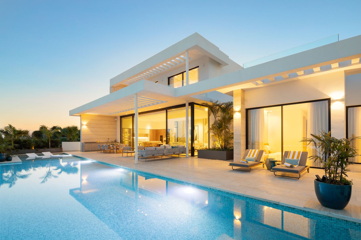 Villa de Lujo Exclusiva con Vistas Panorámicas en Benahavís, Villa de lujo en Los Flamingos, Benahavís, Málaga. Vistas panorámicas, piscina infinita, 6 hab, spa y gimnasio. Un hogar de ensueño en la exclusiva Costa del So