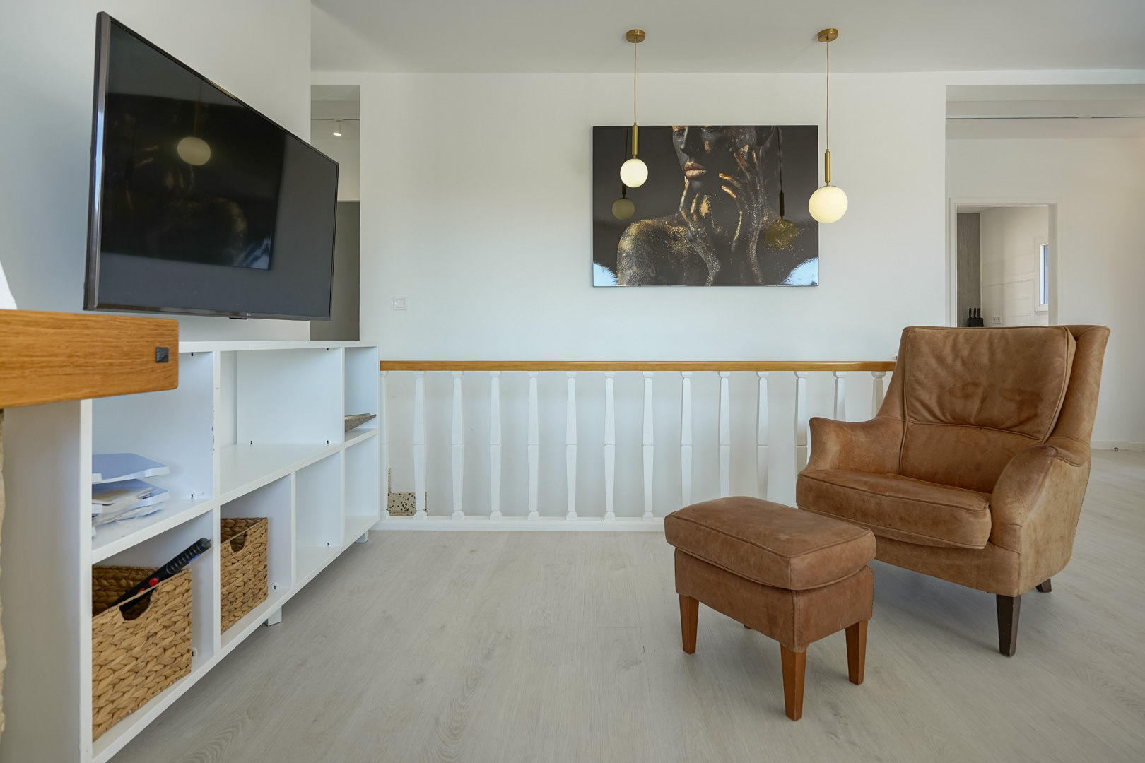 Villa de Ensueño en Calpe: Playa, Lujo y Huéspedes, Villa renovada en Calpe, Costa Blanca. A 500m de la playa, con piscina, vistas al Peñón y casa de invitados. ¡Ideal inversión o residencia! 729.000€.
