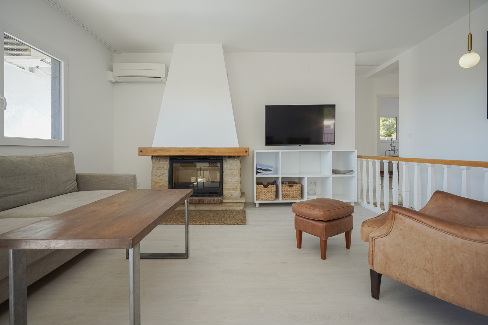 Villa de Ensueño en Calpe: Playa, Lujo y Huéspedes, Villa renovada en Calpe, Costa Blanca. A 500m de la playa, con piscina, vistas al Peñón y casa de invitados. ¡Ideal inversión o residencia! 729.000€.