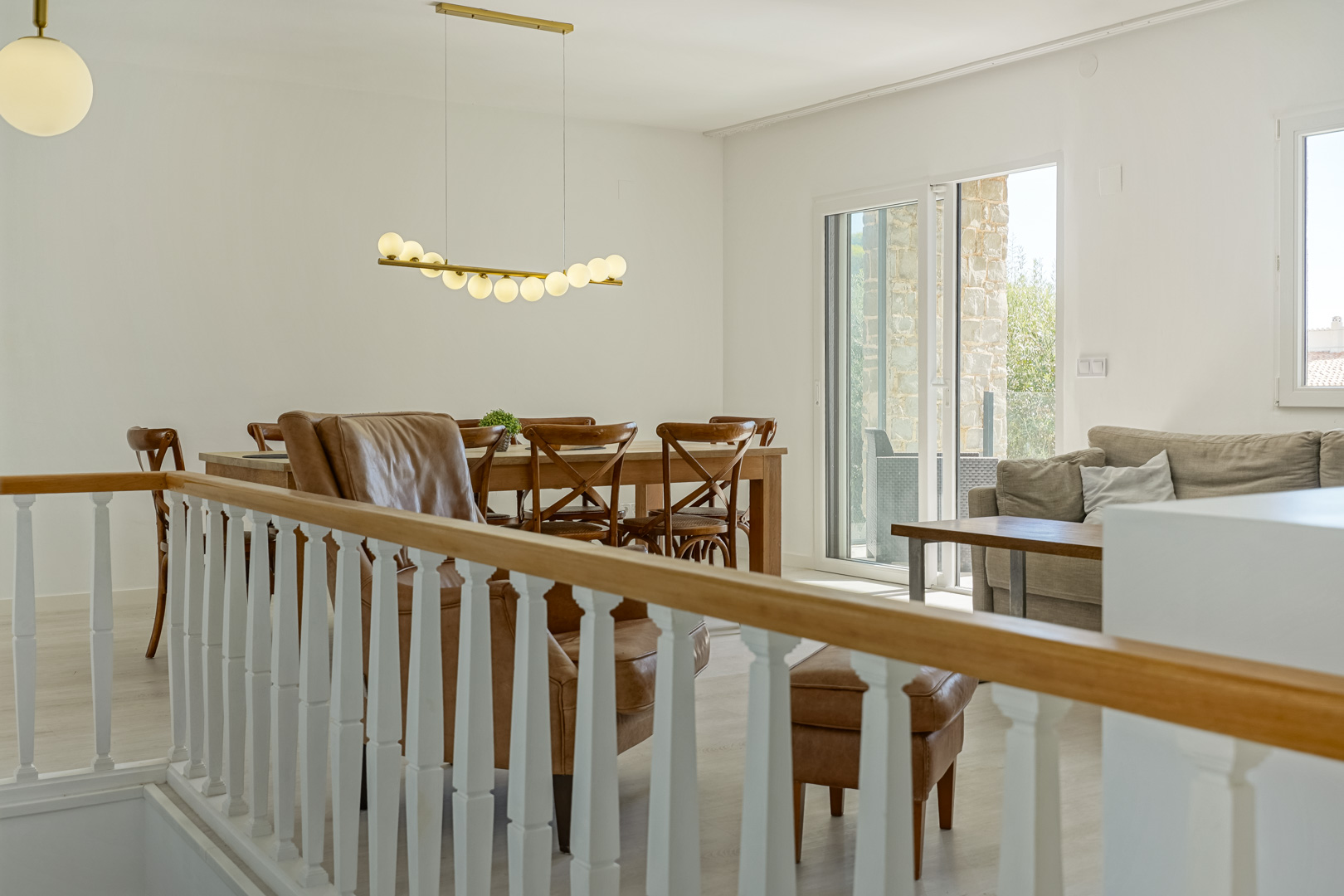 Villa de Ensueño en Calpe: Playa, Lujo y Huéspedes, Villa renovada en Calpe, Costa Blanca. A 500m de la playa, con piscina, vistas al Peñón y casa de invitados. ¡Ideal inversión o residencia! 729.000€.