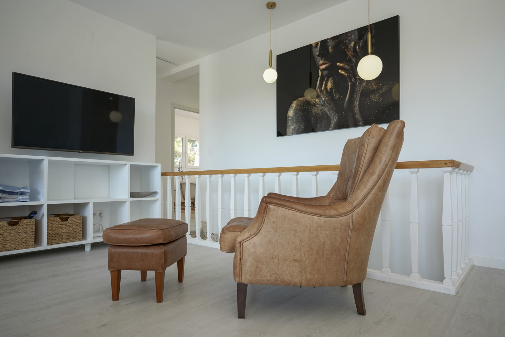 Villa de Ensueño en Calpe: Playa, Lujo y Huéspedes, Villa renovada en Calpe, Costa Blanca. A 500m de la playa, con piscina, vistas al Peñón y casa de invitados. ¡Ideal inversión o residencia! 729.000€.