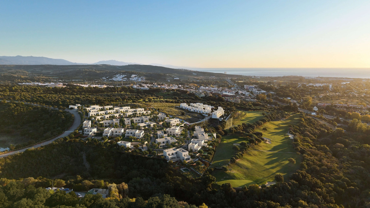 Adosado de Lujo con Piscina en Exclusiva Sotogrande, Adosado de lujo en La Reserva de Sotogrande, Cádiz. 3 dorm, 3 baños, jardín y piscina. Cerca de golf y SIS. Inversión exclusiva. ¡Vive el sueño mediterráneo!