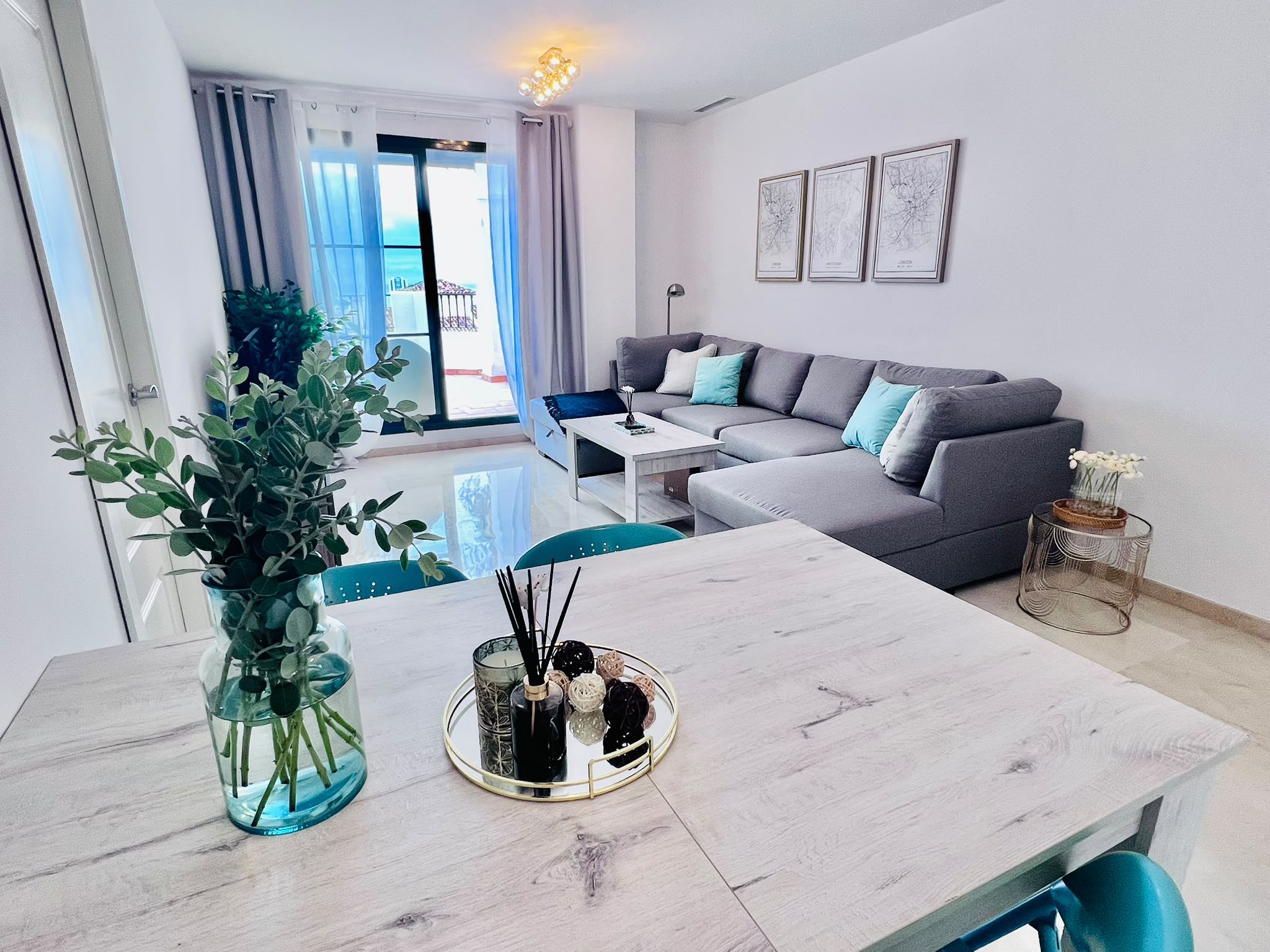 Lujo y Vistas al Mar en Finestrat: Tu Alquiler Ideal, Alquile un apartamento de lujo en Finestrat, Costa Blanca Norte. Disfrute de vistas al mar, 1 dormitorio, 2 baños, terraza, piscina y ubicación privilegiada cer