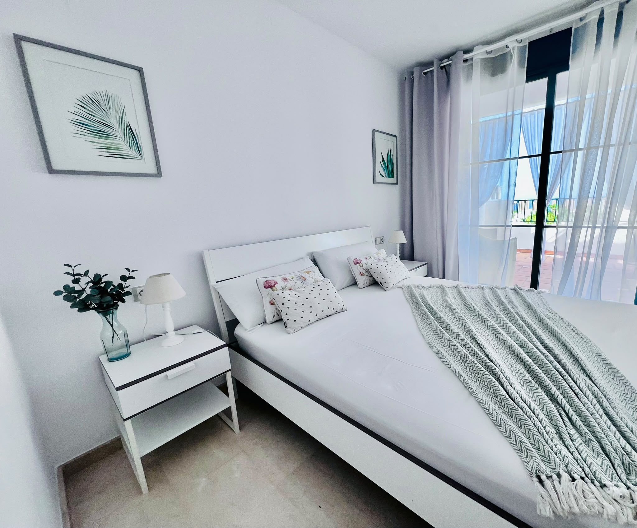 Lujo y Vistas al Mar en Finestrat: Tu Alquiler Ideal, Alquile un apartamento de lujo en Finestrat, Costa Blanca Norte. Disfrute de vistas al mar, 1 dormitorio, 2 baños, terraza, piscina y ubicación privilegiada cer