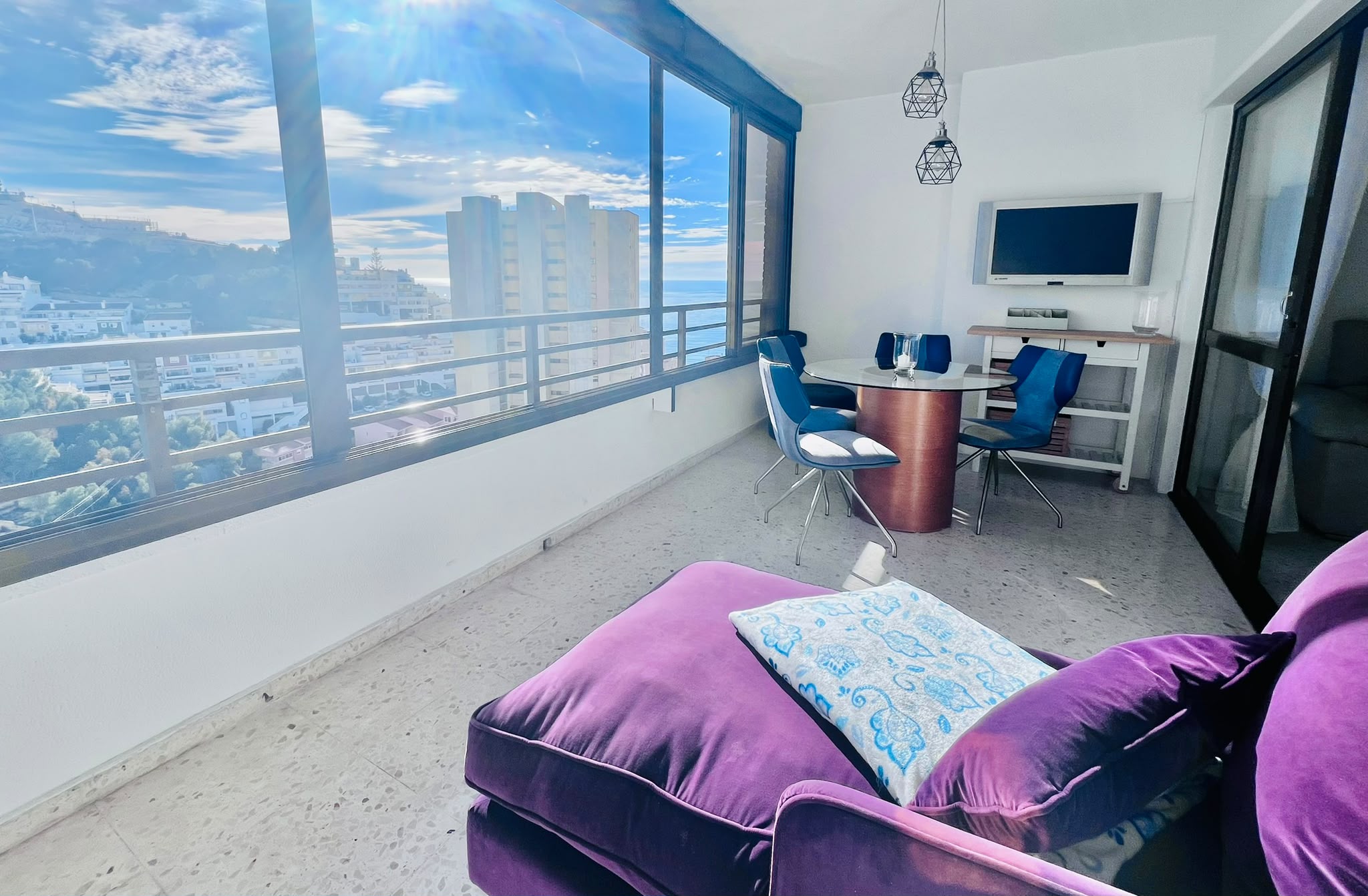 Luminoso apartamento con vistas al mar, playa Poñente